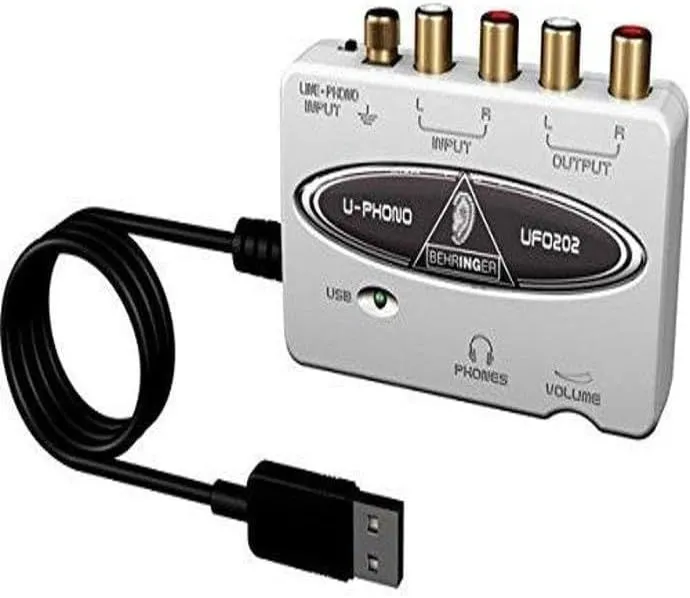 Bộ chuyển đổi âm thanh USB Behringer UFO202 giúp kết nối turntable cũ với máy tính để ghi âm.
