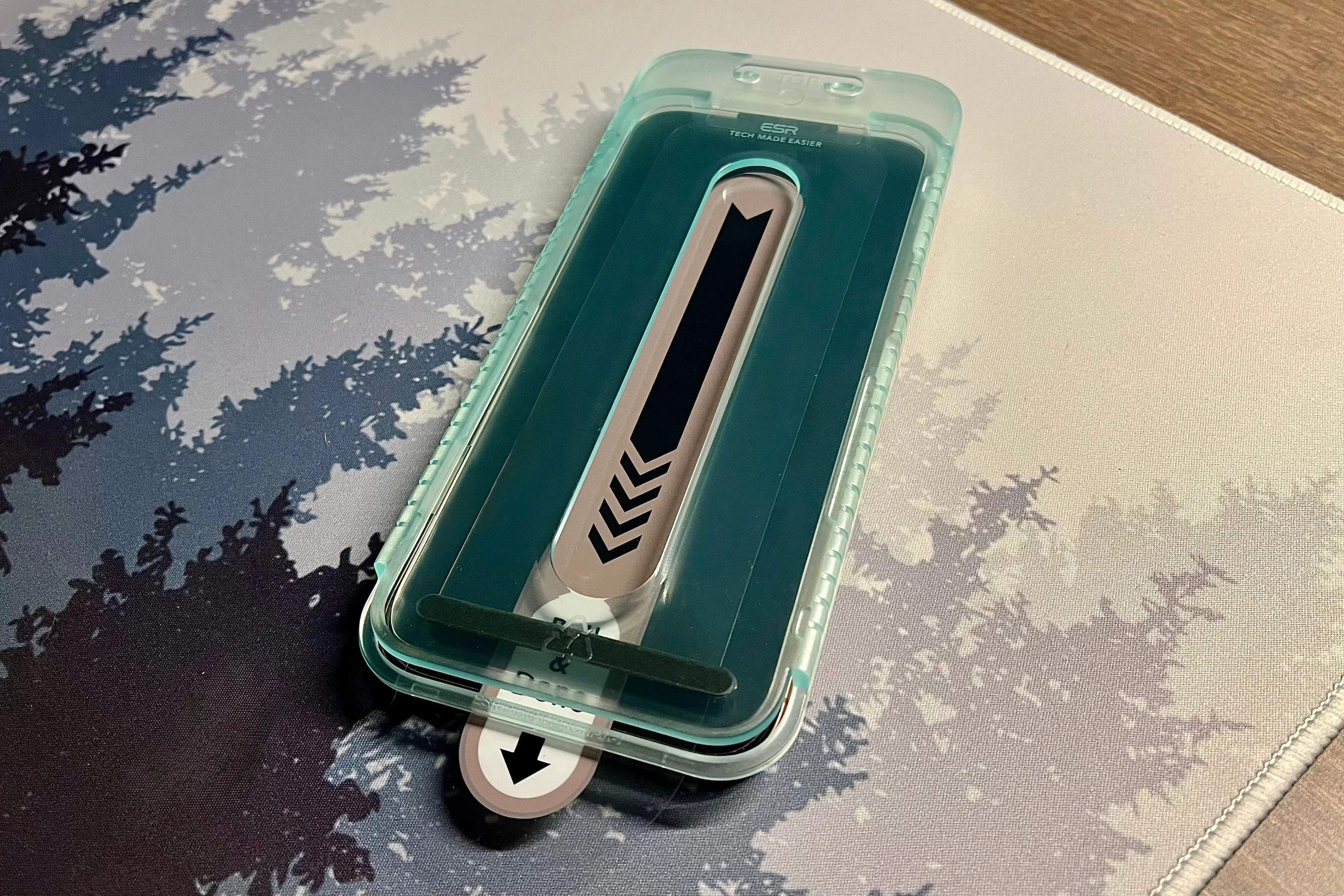 Bộ kit dán màn hình tự động giúp lắp đặt miếng dán dễ dàng trên iPhone.