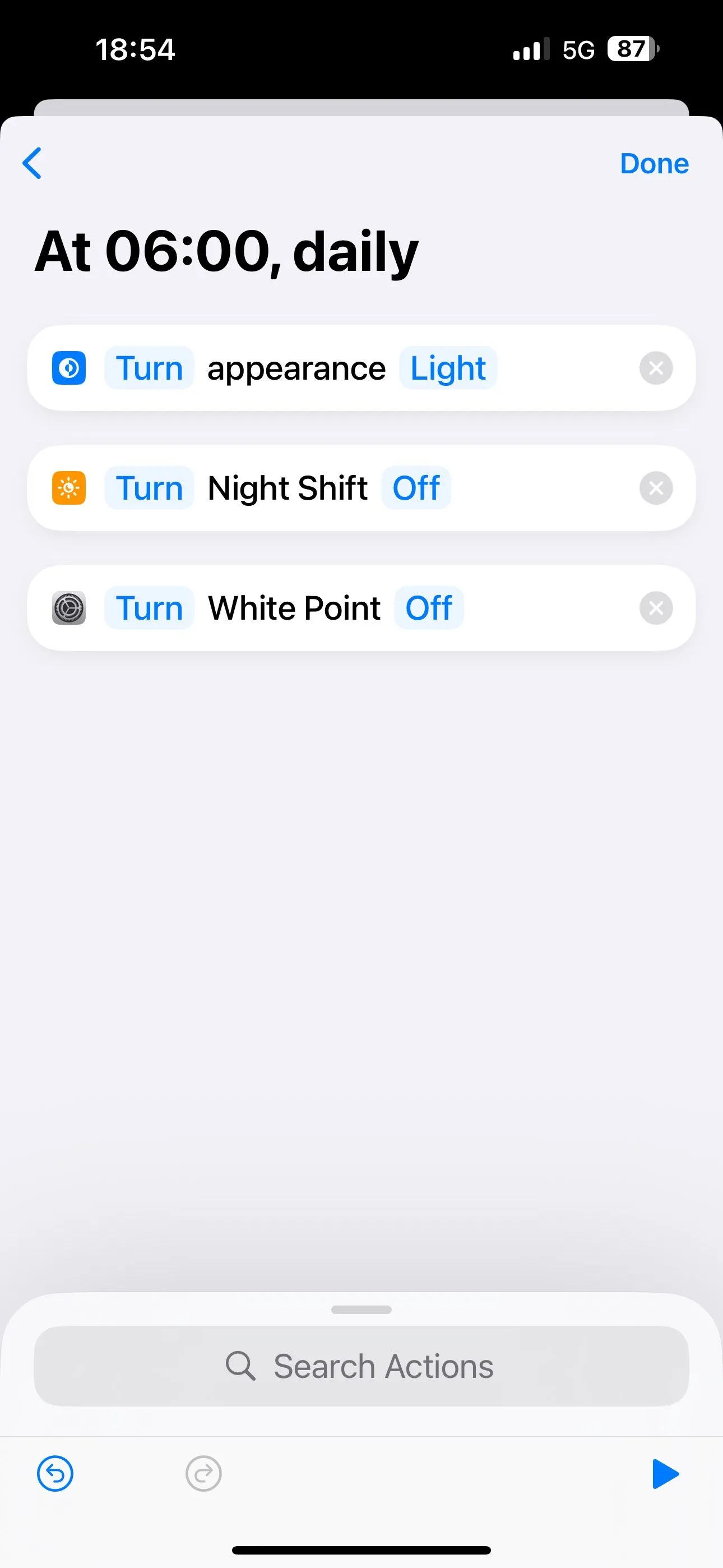 Các hành động 'Đặt Giao diện', 'Đặt Night Shift', và 'Đặt Điểm trắng' được thiết lập trong một tự động hóa Phím tắt để tự động bật/tắt.