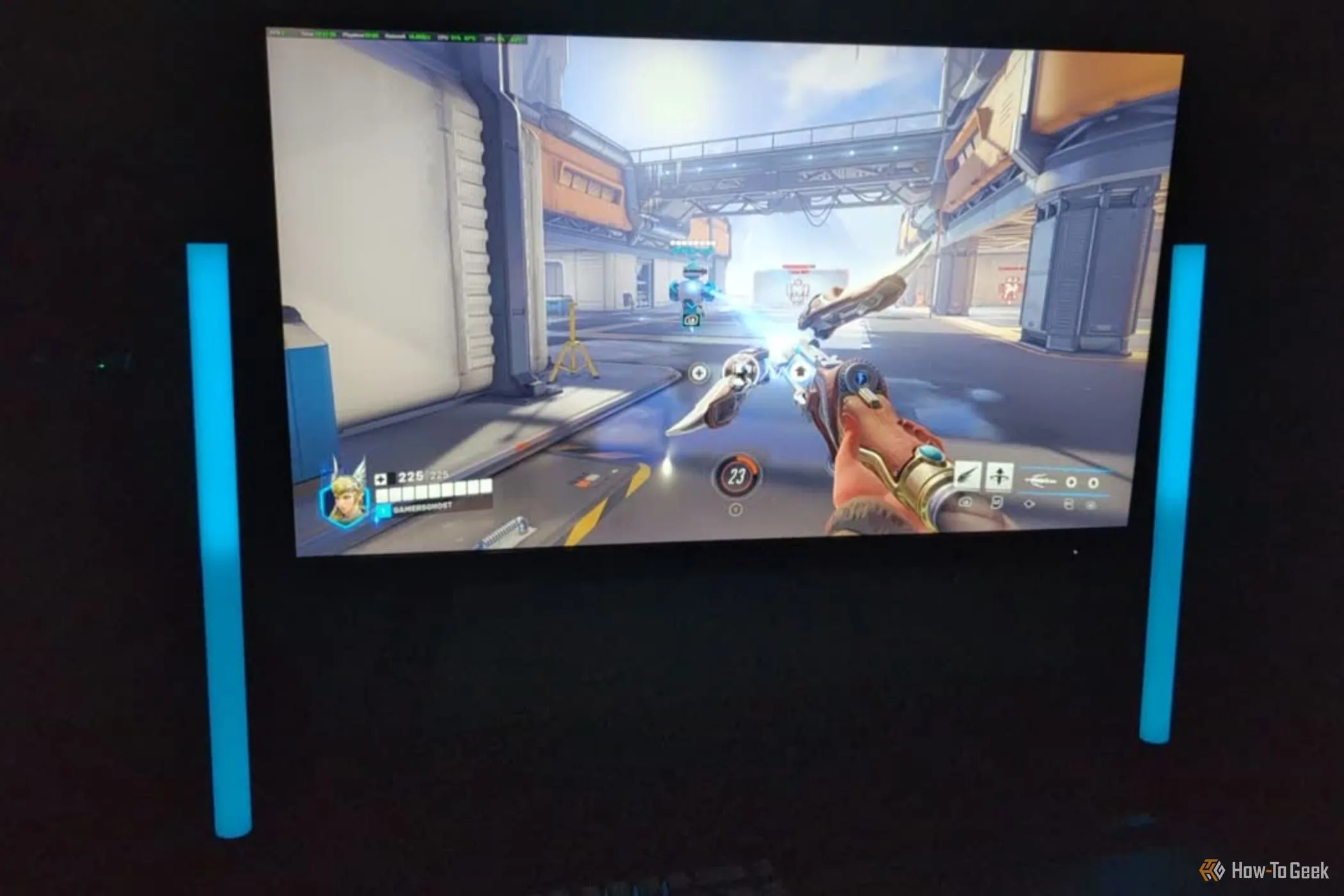Cảnh game Overwatch 2 với nhân vật Mercy đang hồi máu, biểu tượng cho game đối kháng và nhu cầu phân tích lối chơi để cải thiện.