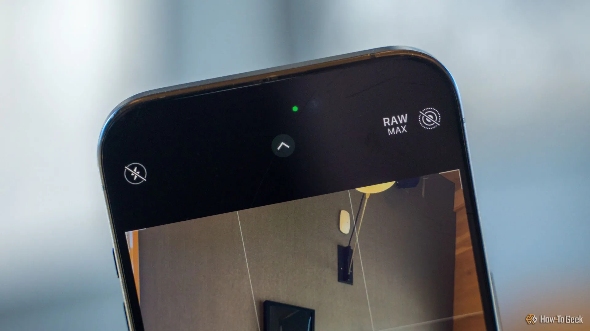 Chế độ ProRAW Max được bật trong ứng dụng camera trên iPhone 15 Pro, cho phép chụp ảnh RAW với chất lượng cao nhất