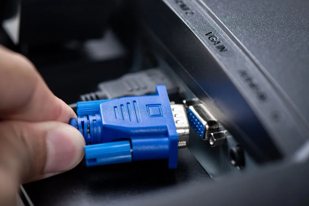 Cổng kết nối VGA màu xanh dương dùng để truyền tín hiệu video analog