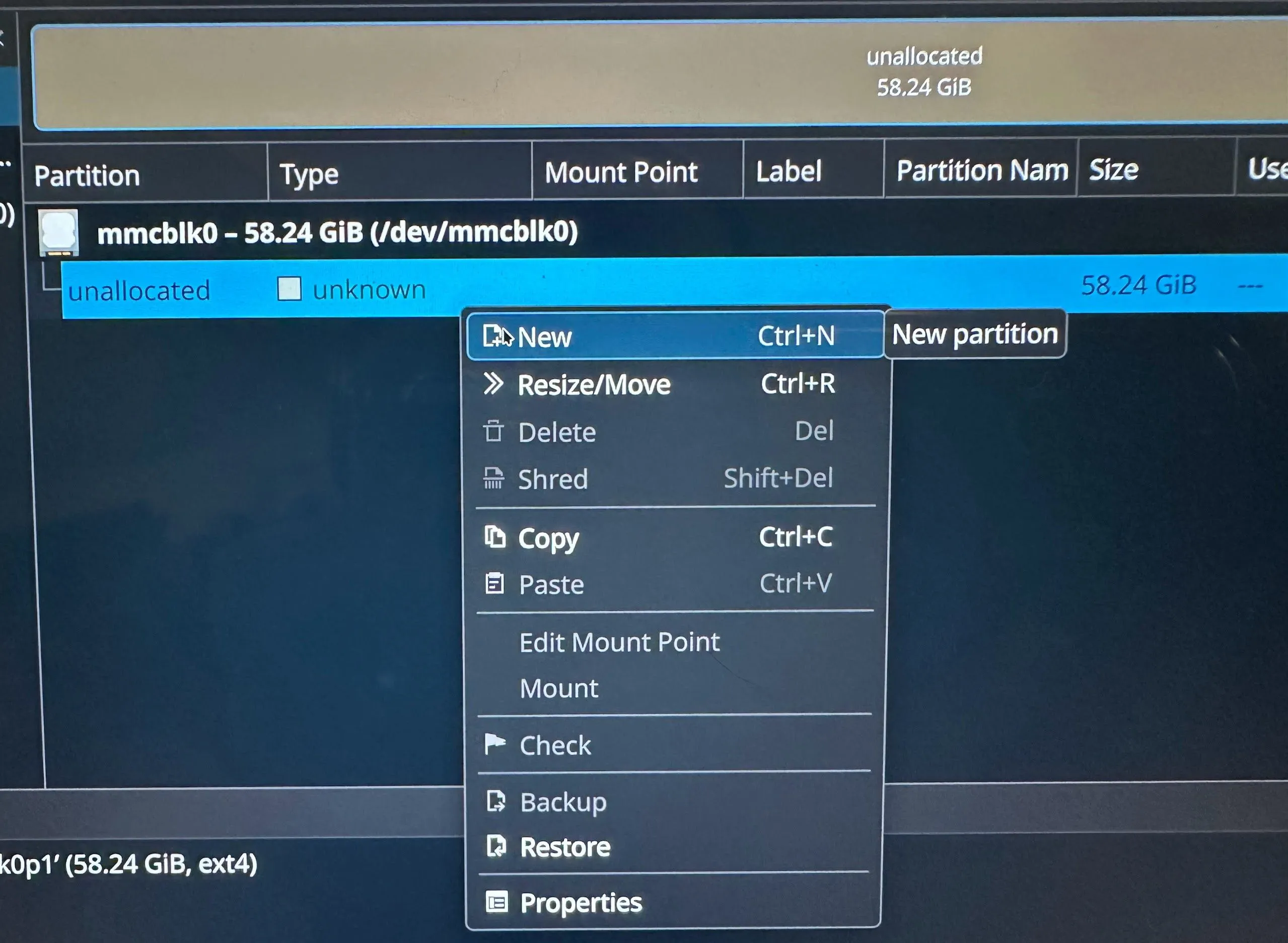 Cửa sổ tạo phân vùng mới trong KDE Partition Manager, cho phép thiết lập loại hệ thống tệp và các thông số khác cho thẻ SD.