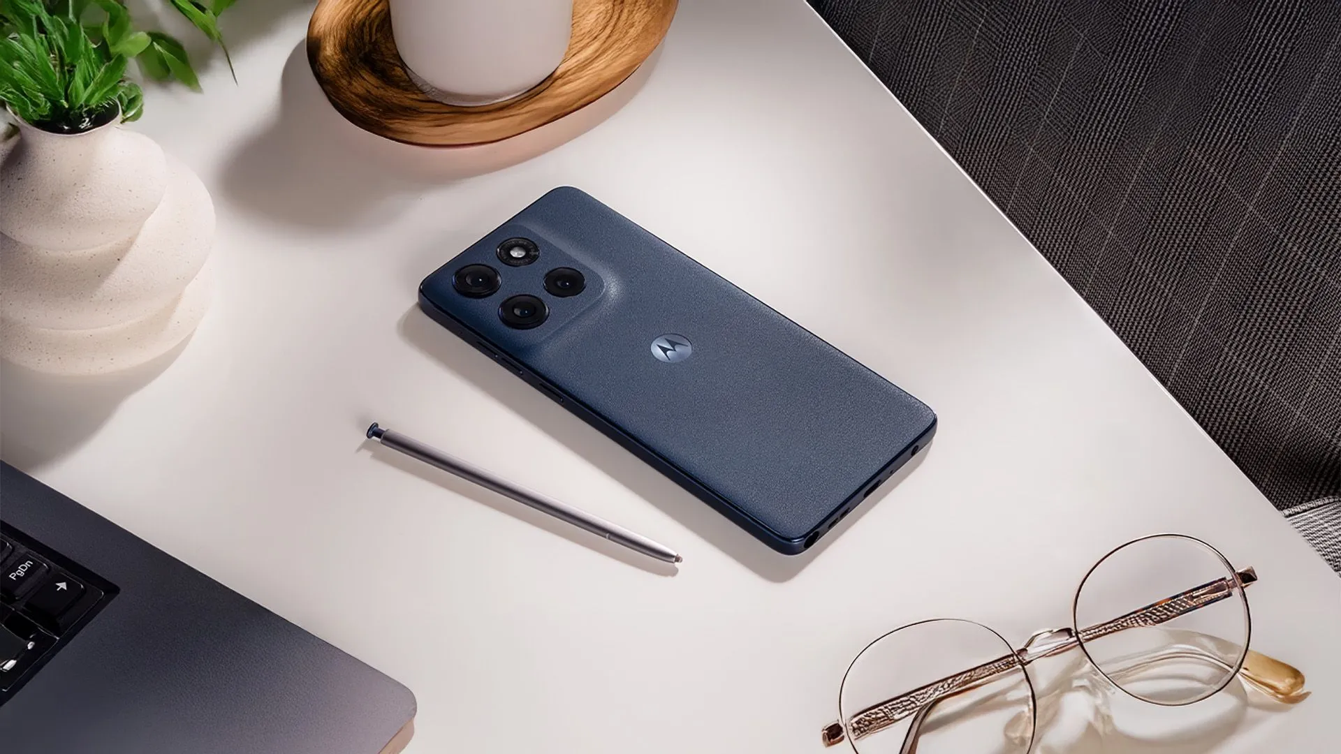 Điện thoại thông minh Motorola Moto G Stylus 2025 với bút cảm ứng đi kèm