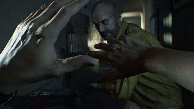 Ethan Winters trong góc nhìn thứ nhất của Resident Evil 7, thể hiện yếu tố kinh dị sinh tồn.