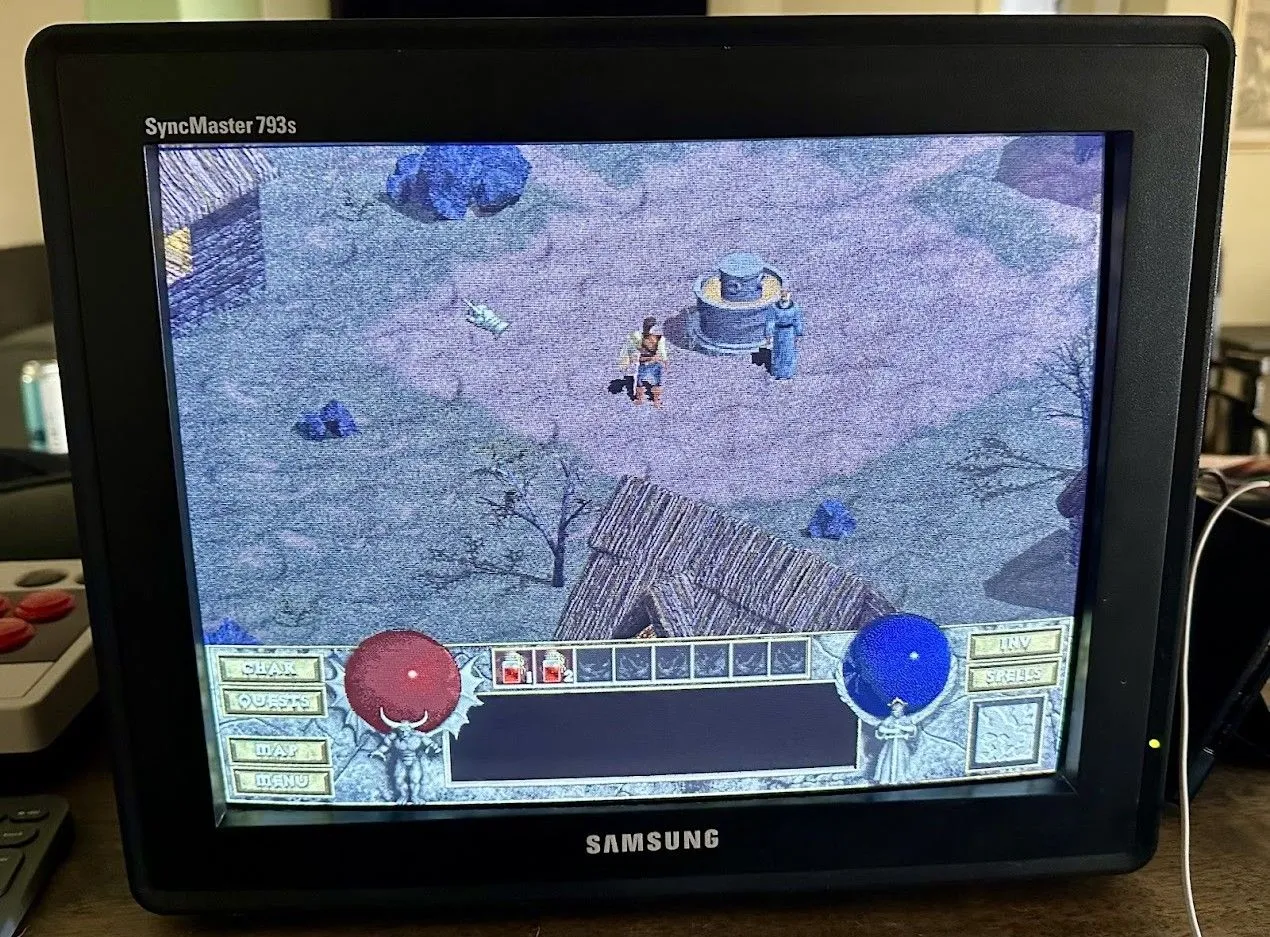 Game Diablo cổ điển hiển thị trên màn hình CRT, tối ưu trải nghiệm hình ảnh PC retro.