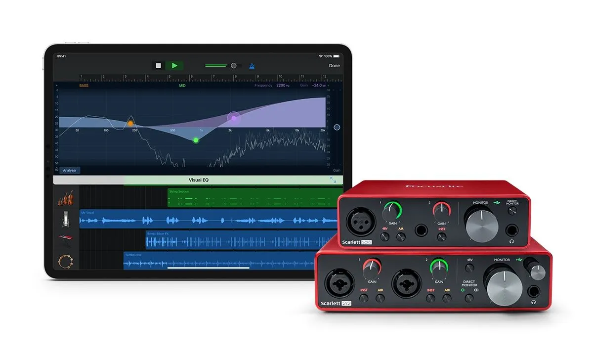 Giao diện âm thanh Focusrite kết nối với iPad Pro, mở rộng khả năng sản xuất âm nhạc di động.