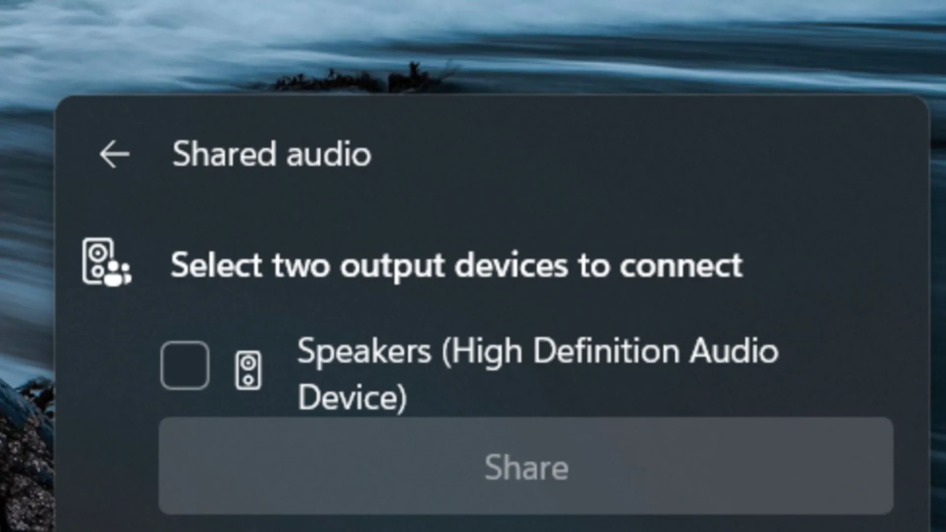 Giao diện tính năng &quot;shared audio&quot; ẩn trong menu Cài đặt Nhanh (Quick Settings) của Windows 11, cho phép chọn nhiều thiết bị âm thanh.