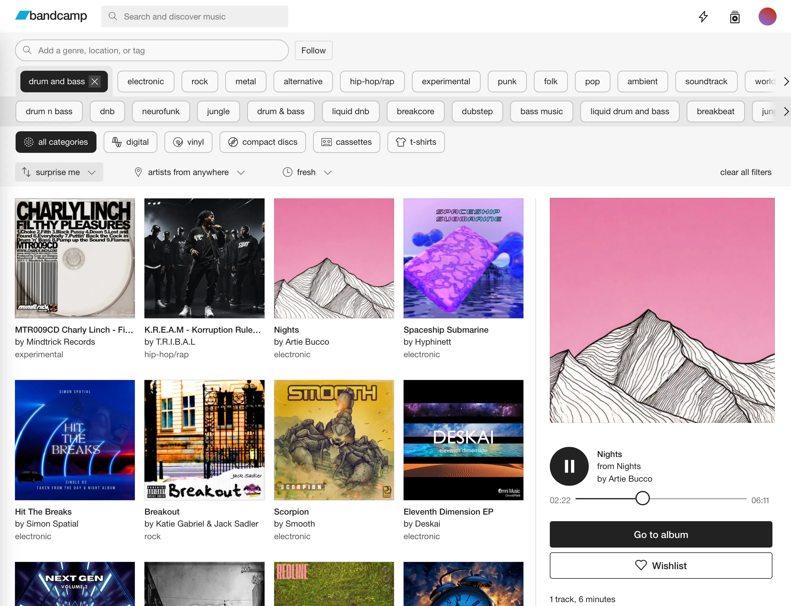 Giao diện trang khám phá (Discover) của Bandcamp, nơi người dùng có thể tìm thấy nhạc mới từ các nghệ sĩ độc lập.