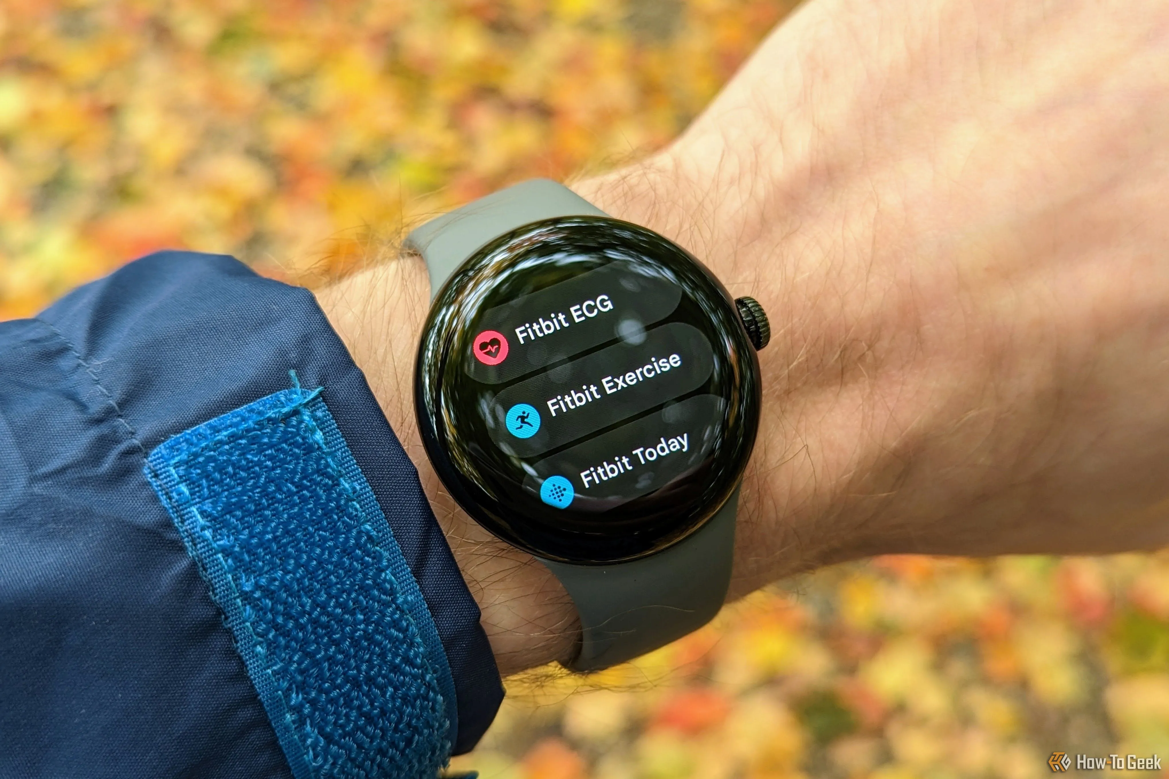 Giao diện ứng dụng Fitbit trên đồng hồ Pixel Watch 1 so sánh với Samsung Health