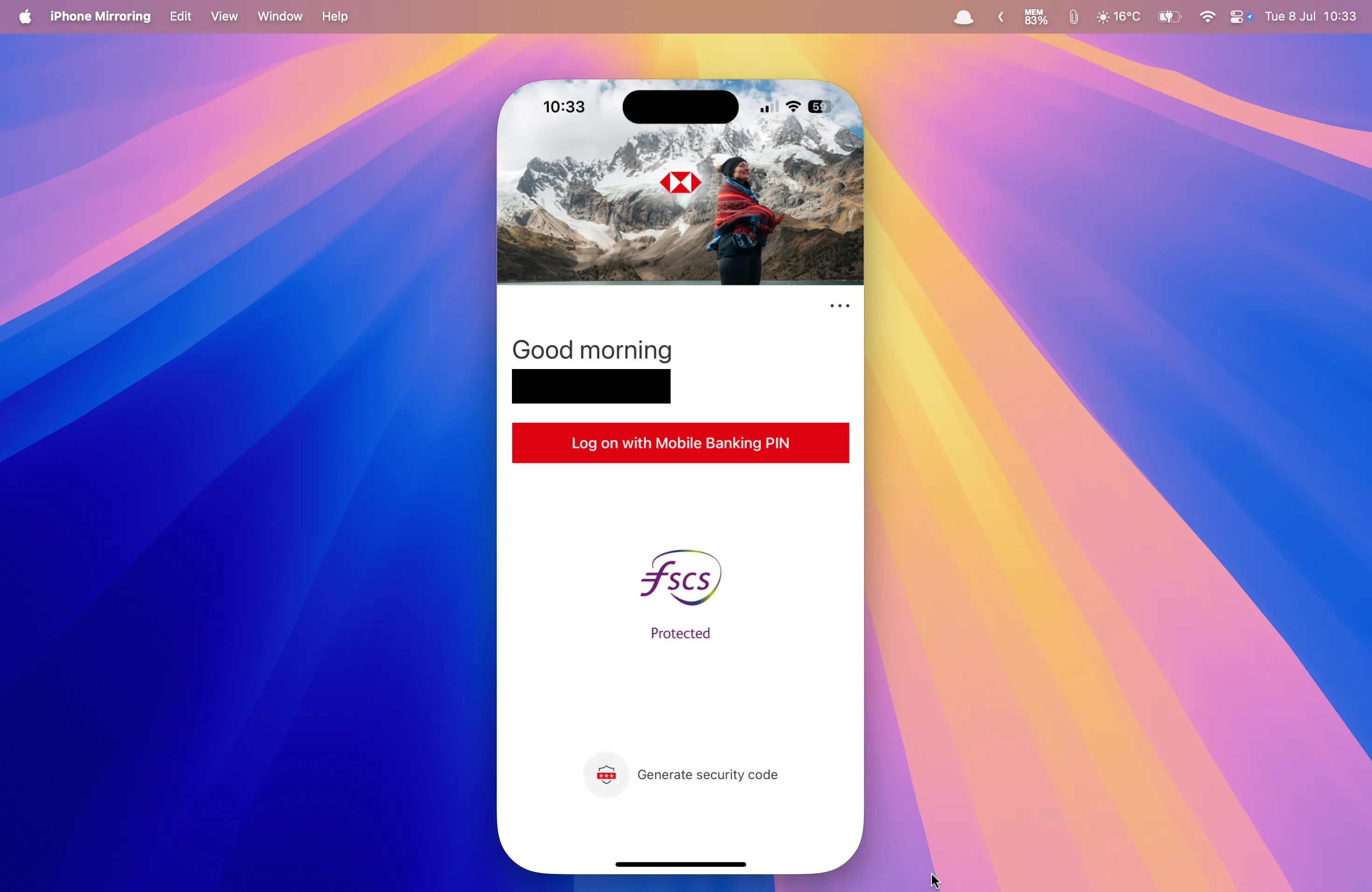 Giao diện ứng dụng ngân hàng HSBC chạy trên iPhone Mirroring, hiển thị trên màn hình Mac, cho phép xác thực thanh toán trực tiếp.