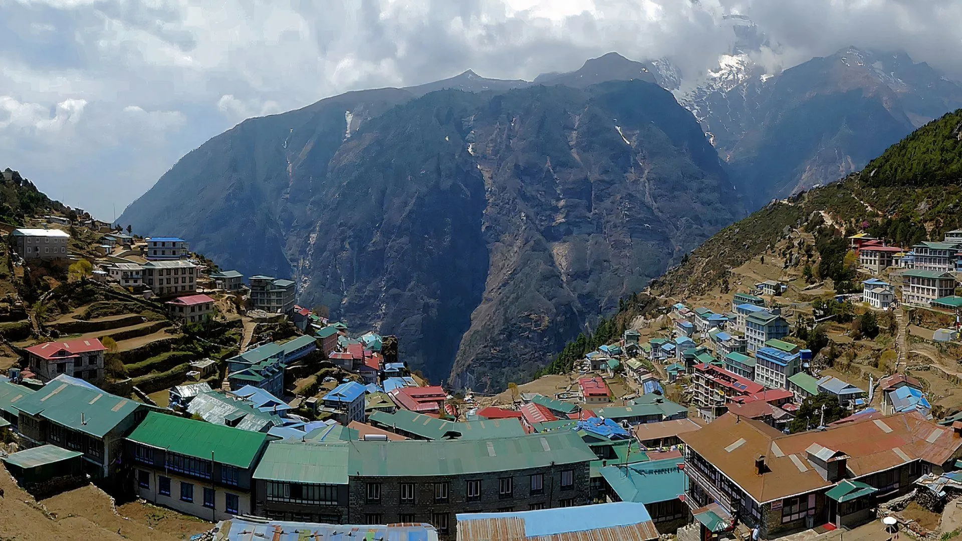 Góc nhìn từ trên cao xuống Namche Bazaar, Nepal, mang lại một phối cảnh độc đáo và rộng lớn