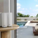 Hình ảnh hệ thống WiFi Mesh Netgear Orbi 870 Series đặt trong không gian nội thất hiện đại