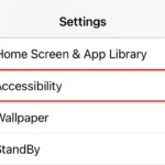 Hình ảnh minh họa chạm vào mục Trợ năng (Accessibility) trong Cài đặt iPhone