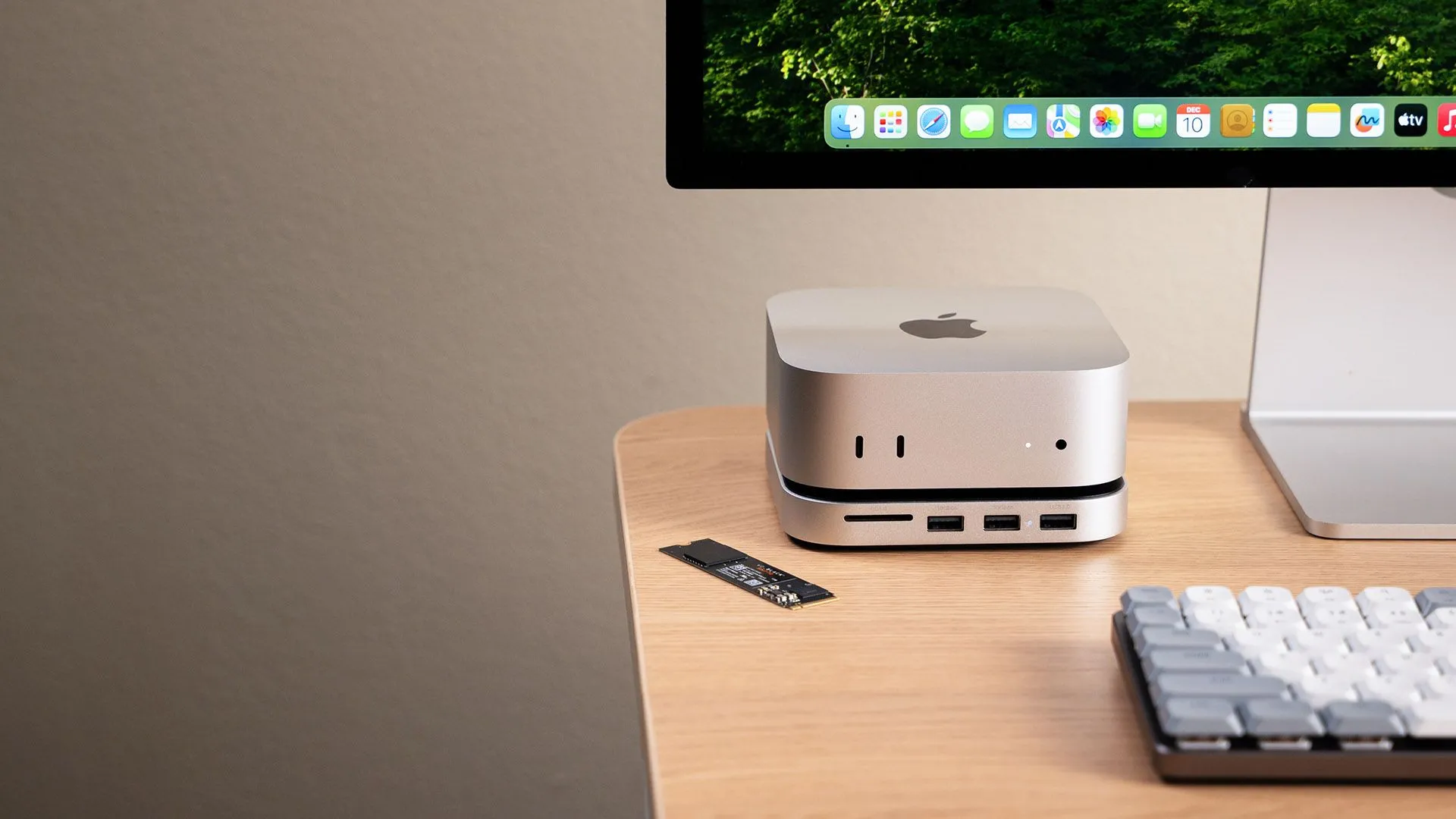 Hub mở rộng Satechi M4 dành cho Mac Mini, tăng cường cổng kết nối và dung lượng lưu trữ.