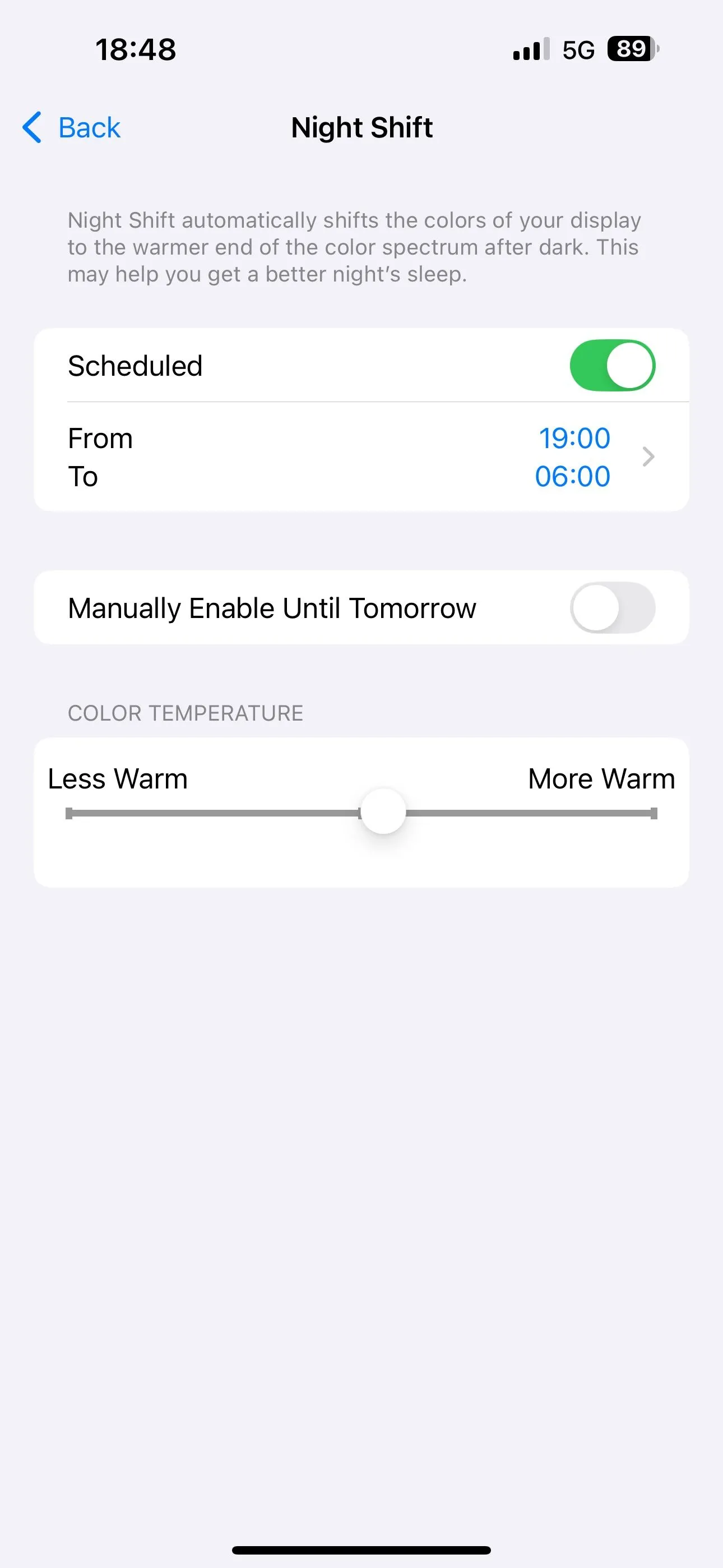 Kích hoạt tùy chọn Lịch trình cho Night Shift trong Cài đặt iOS để tự động bật/tắt.