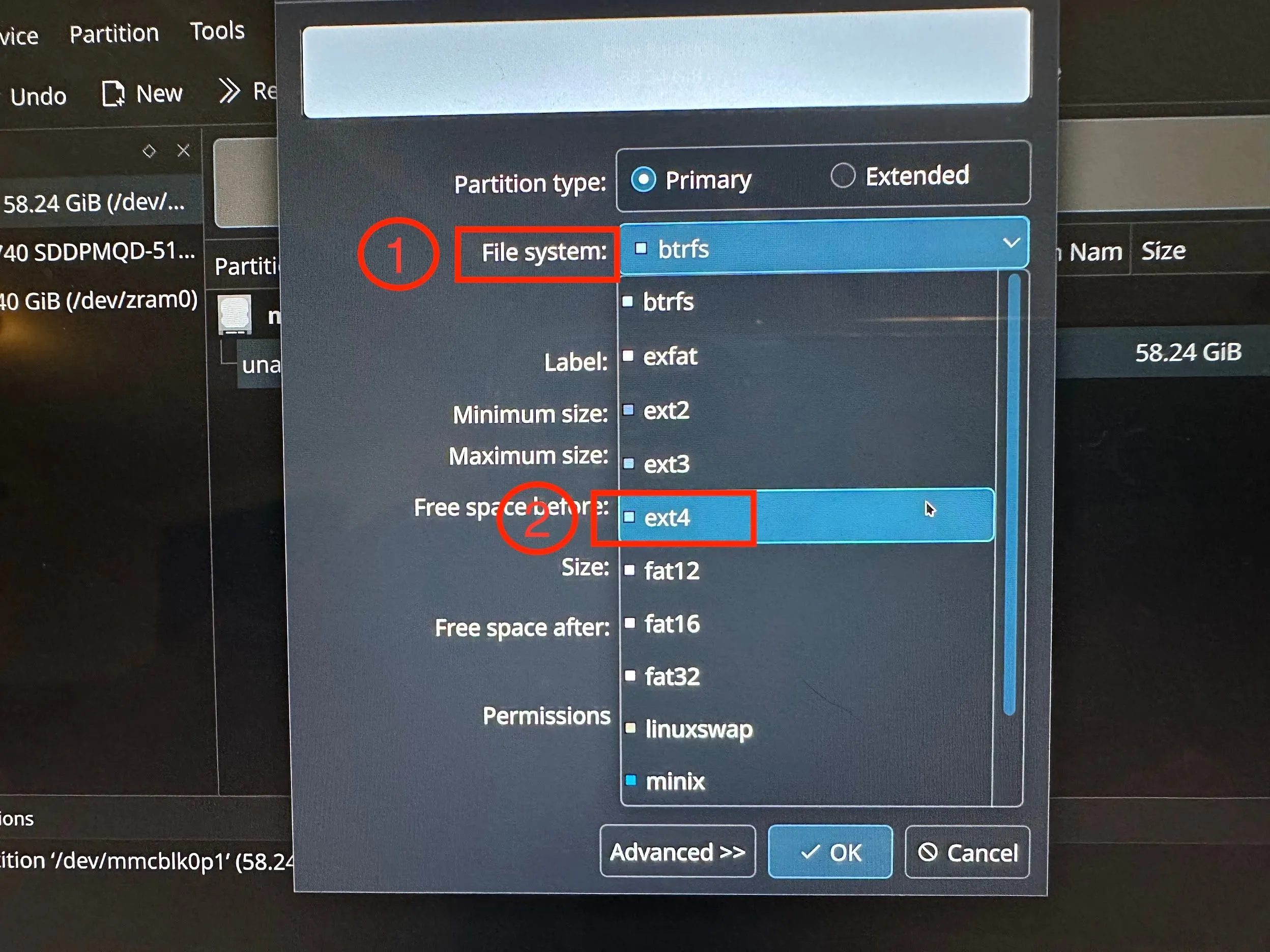 Lựa chọn hệ thống tệp ext4 cho phân vùng mới trong KDE Partition Manager, định dạng tối ưu cho SteamOS.