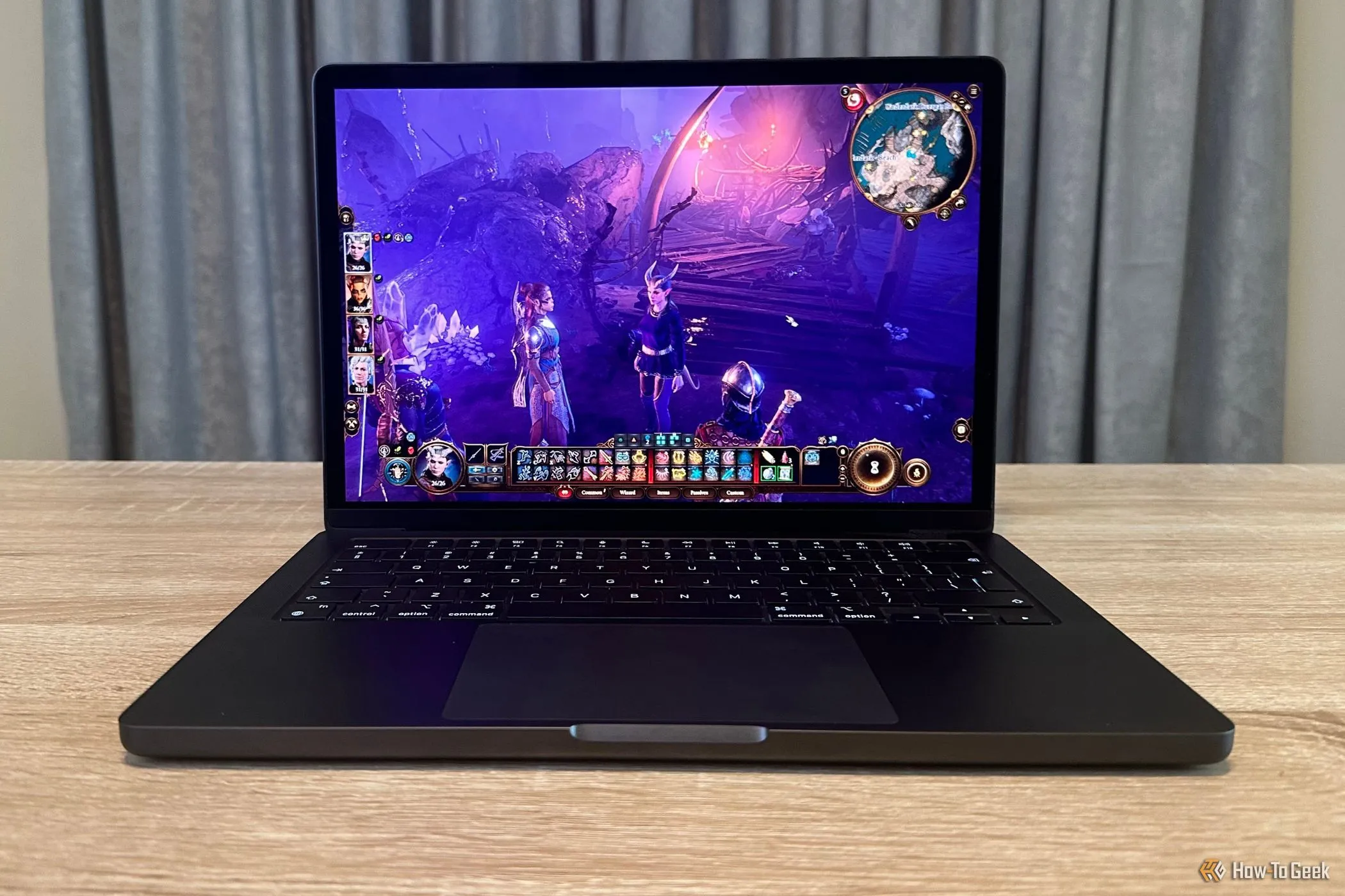 MacBook Pro với chip M4 Pro đang chạy tựa game Baldur's Gate 3.