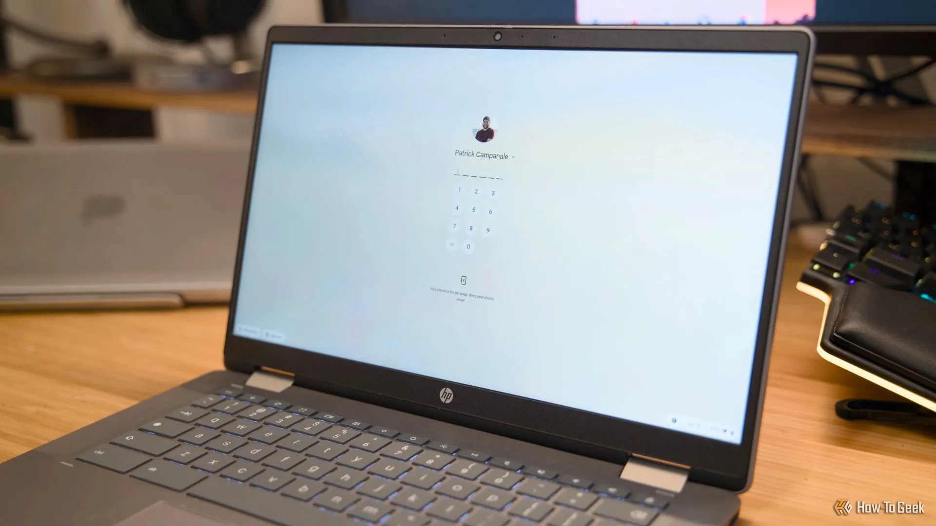 Màn hình khóa Chromebook hiển thị yêu cầu nhập mã PIN hoặc mật khẩu