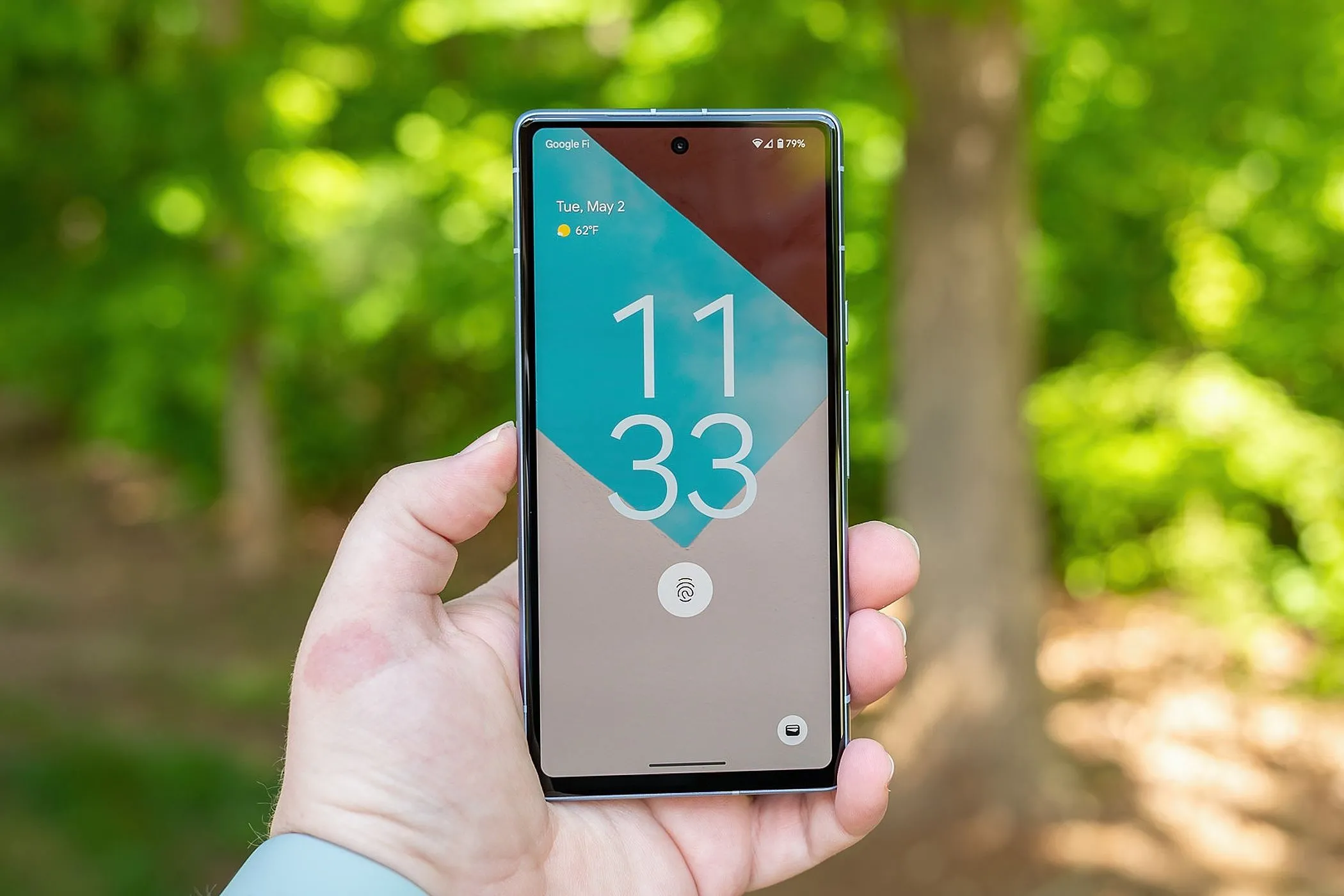 Màn hình khóa điện thoại Android minh họa việc cần mật khẩu riêng cho Secure Folder.