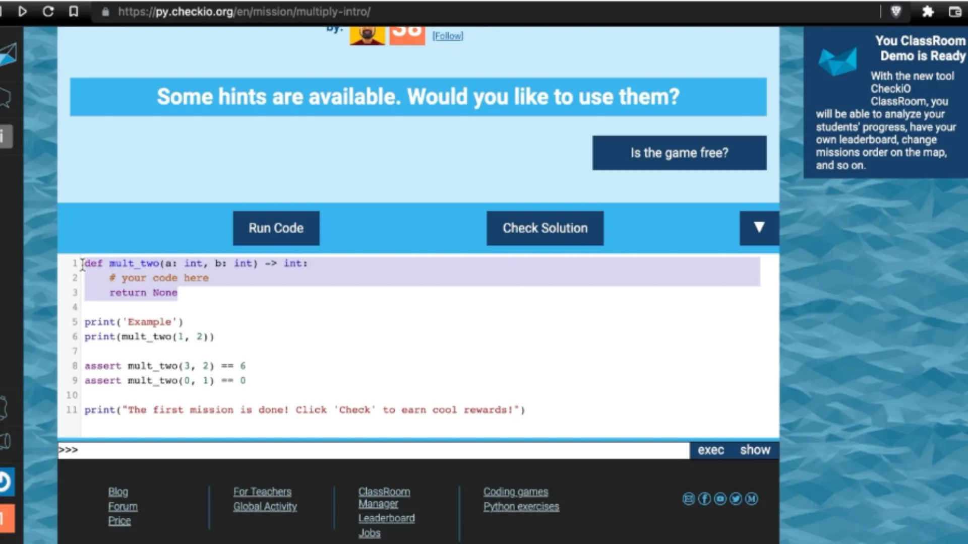 Màn hình trò chơi CheckiO với trình soạn thảo code, minh họa thử thách lập trình Python cho người mới và trung cấp.
