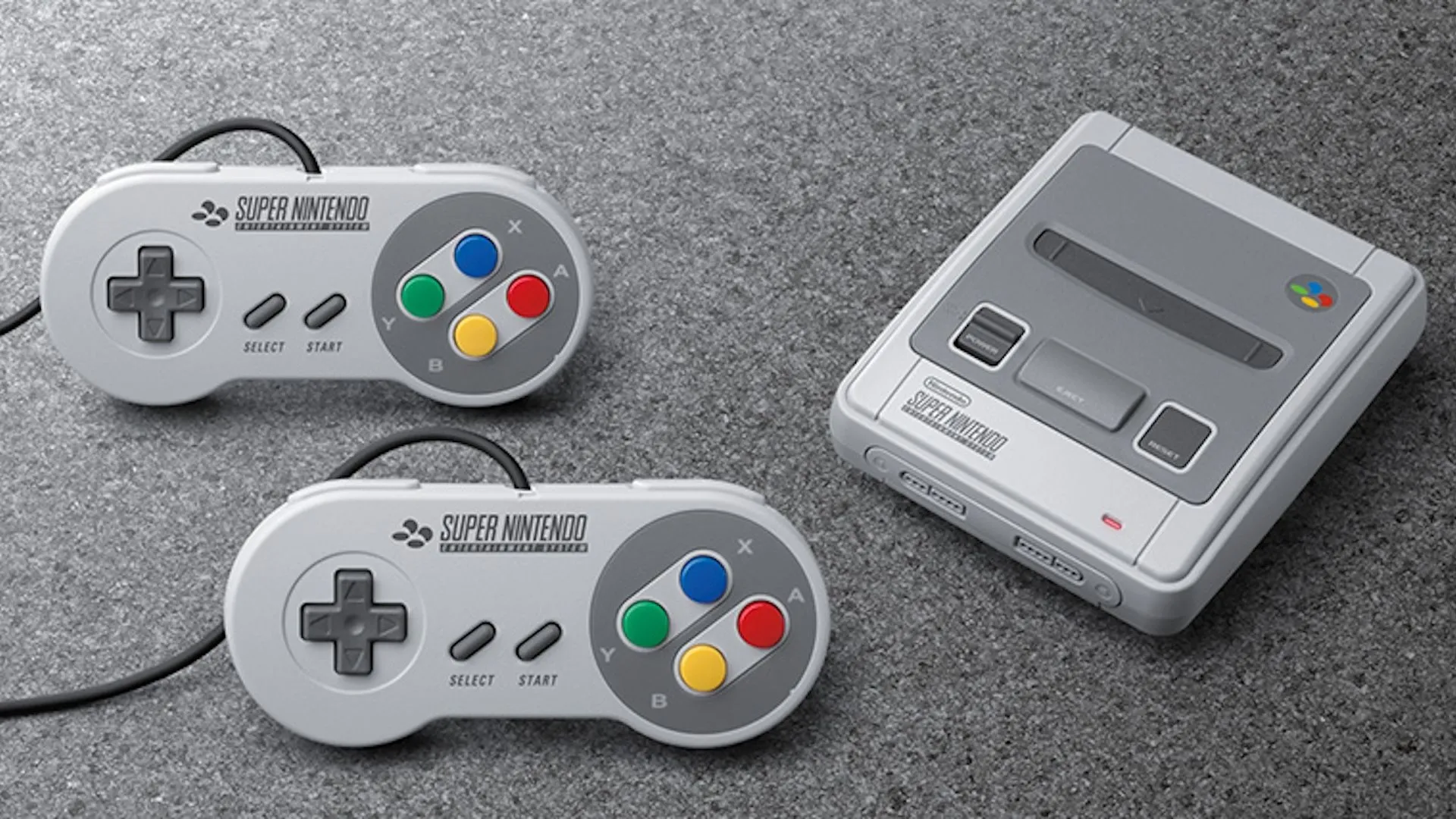 Máy chơi game cổ điển SNES Classic Edition và hai tay cầm điều khiển trên thảm