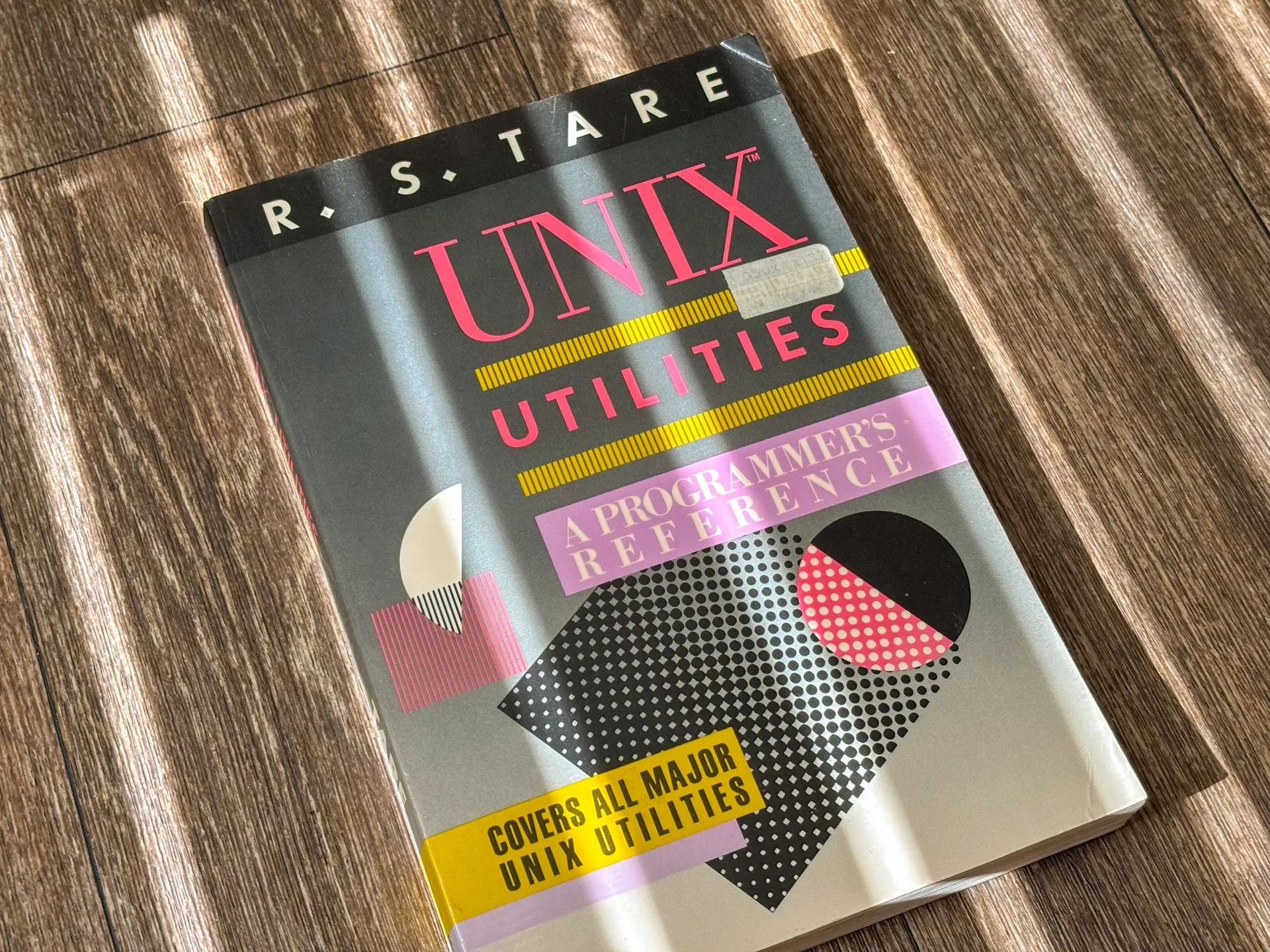 Một cuốn sách cũ về các tiện ích Unix vẫn còn giá trị sử dụng cho người học Linux.