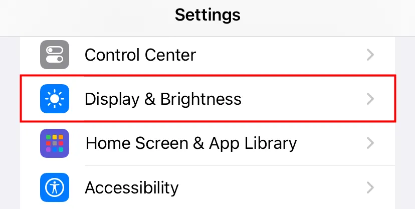 Mục Màn hình &amp; Độ sáng (Display &amp; Brightness) trong Cài đặt iPhone