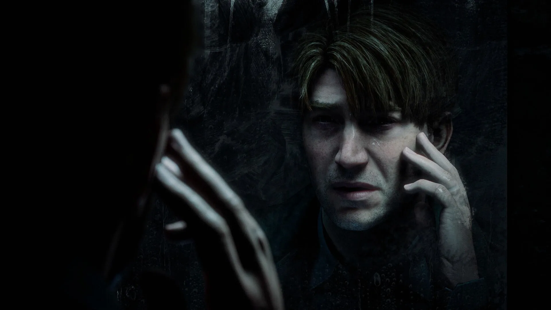 Nhân vật James Sunderland nhìn vào gương trong Silent Hill 2 remake (2024), thể hiện sự u ám.