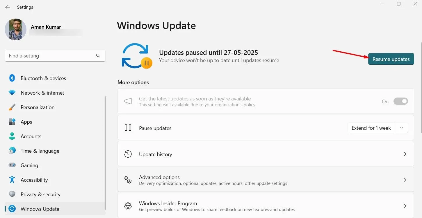 Nút "Tiếp tục cập nhật" trong cài đặt Windows Update trên Windows 11