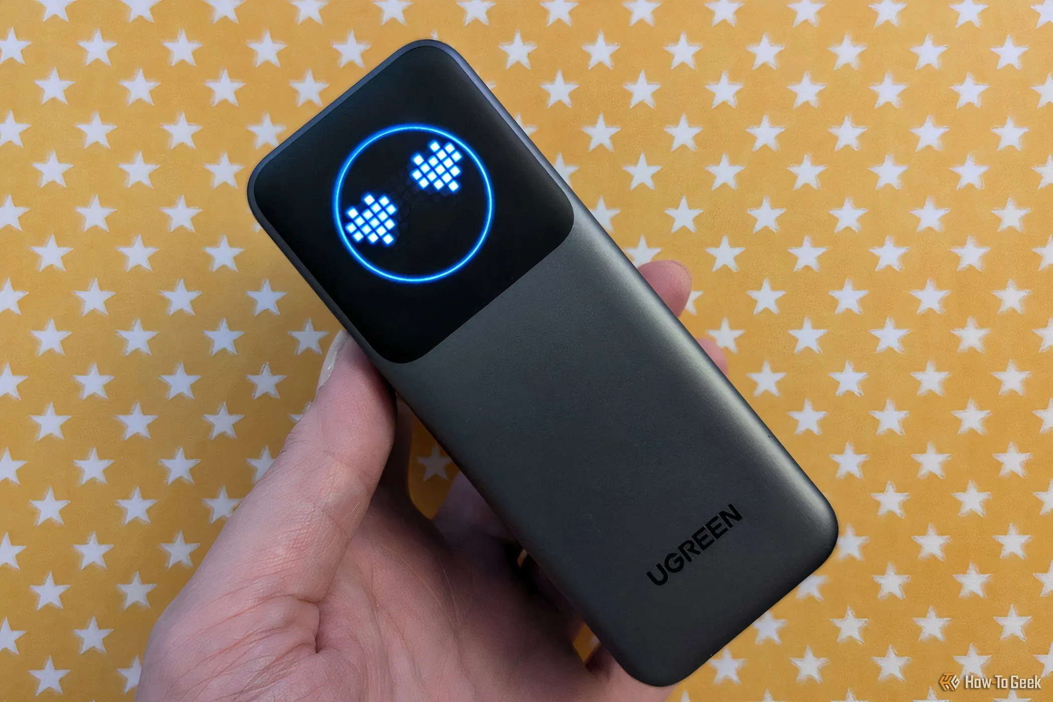 Sạc dự phòng Ugreen Nexode 12000mAh với màn hình hiển thị emoji, giải pháp cấp nguồn di động tối ưu cho Nintendo Switch.