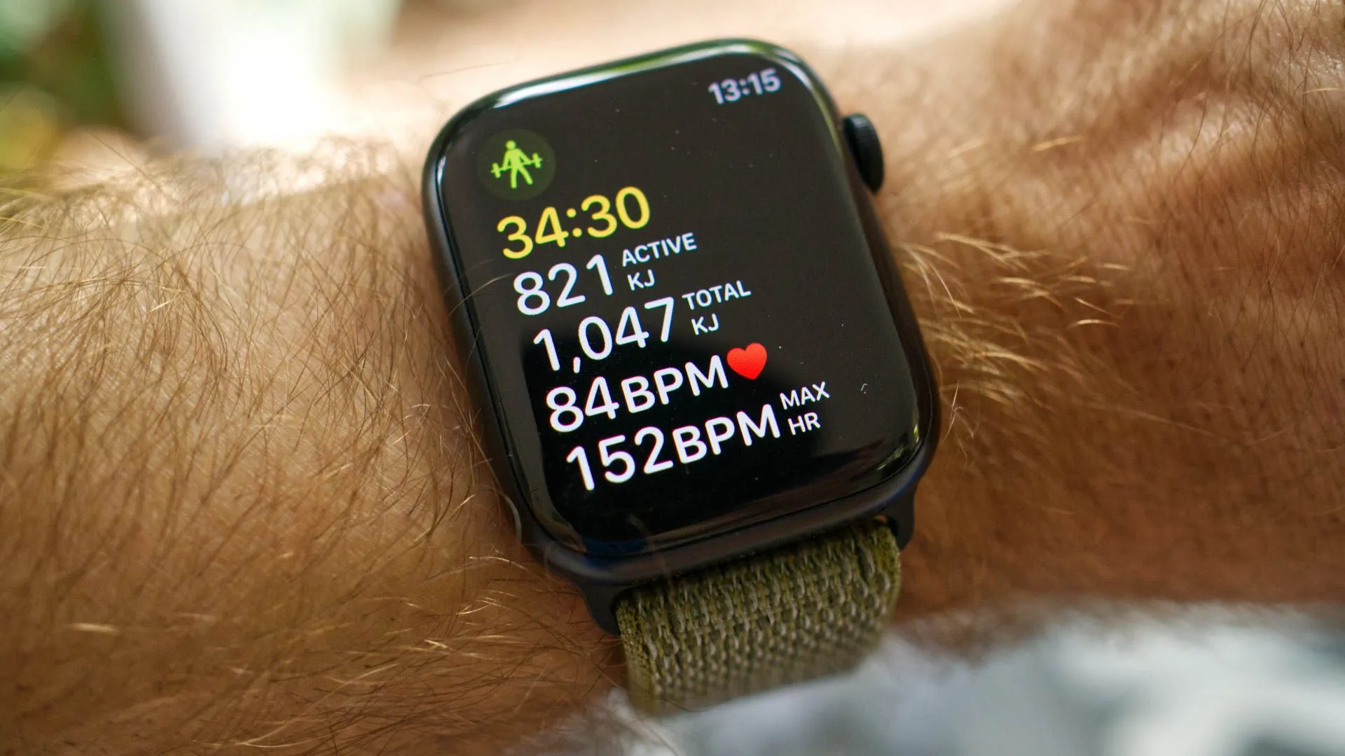 Smartwatch theo dõi bài tập luyện và các chỉ số sức khỏe quan trọng