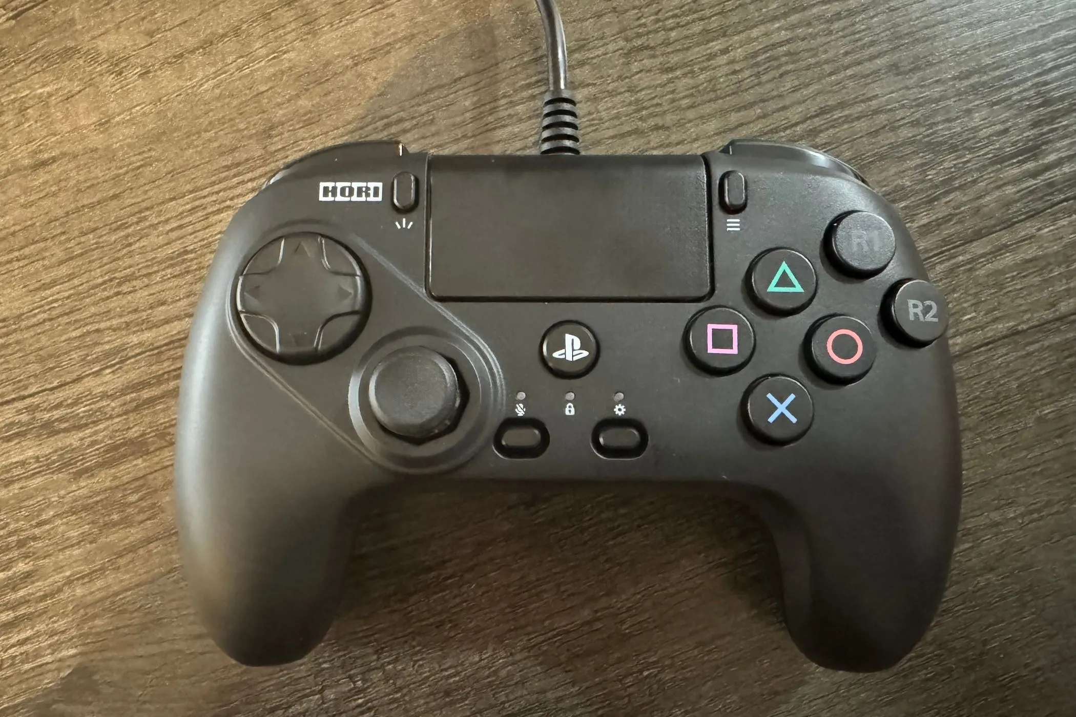 Tay cầm Hori Fighting Commander OCTA chuyên cho game đối kháng trên PlayStation