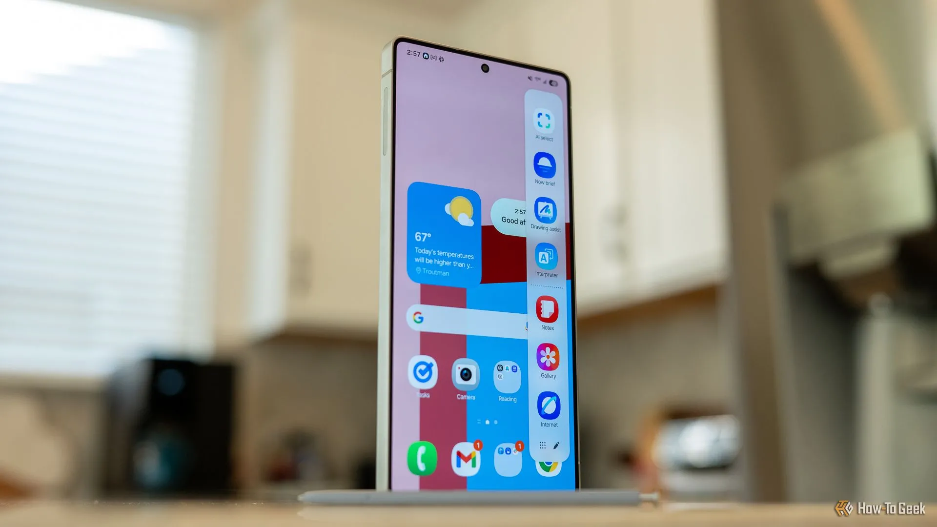 Thanh Edge Panel mở rộng trên màn hình Samsung Galaxy S25 Ultra