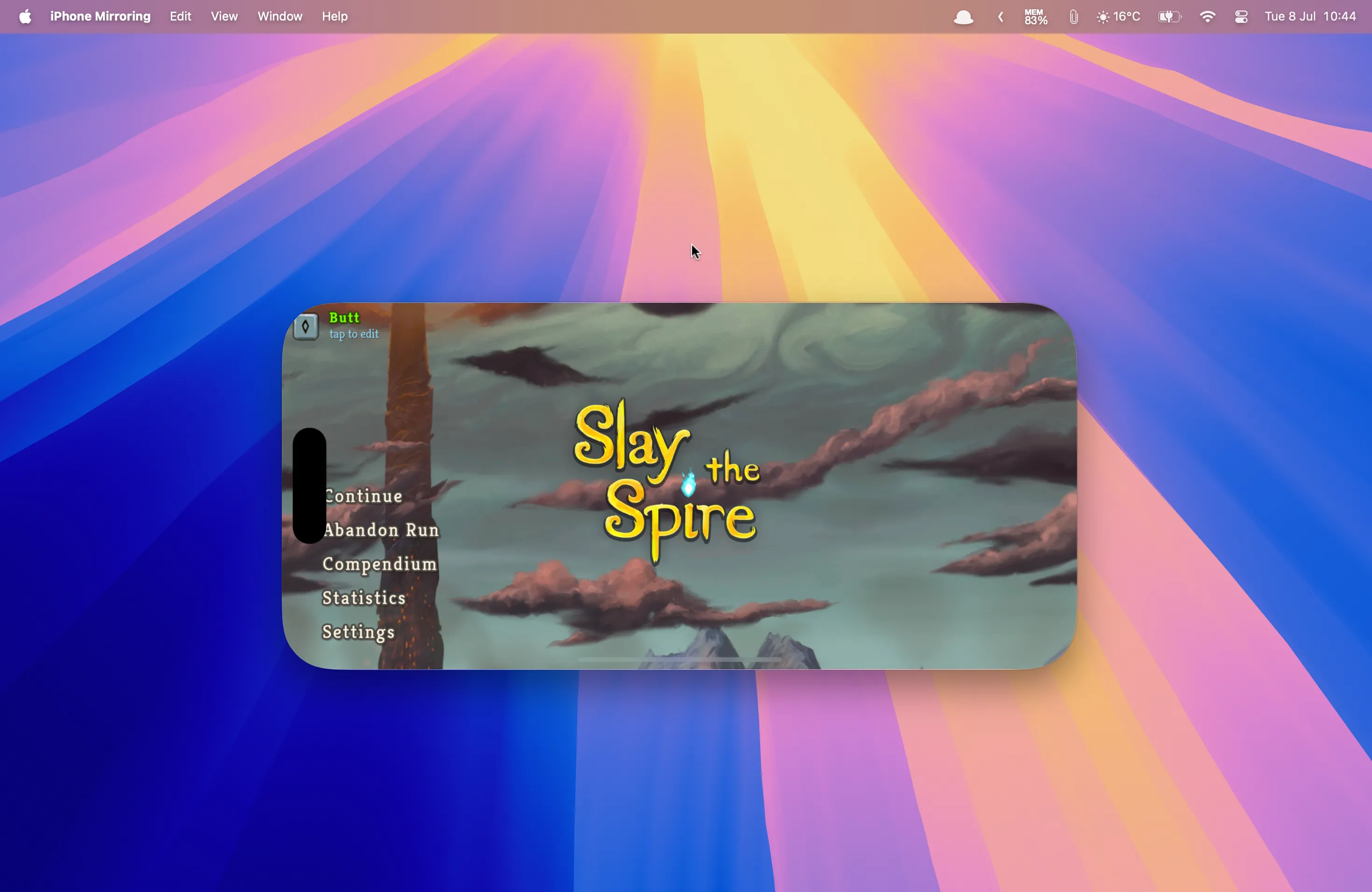 Trò chơi Slay the Spire+ đang chạy trên iPhone Mirroring, cho phép người dùng trải nghiệm game di động trên màn hình lớn của máy Mac với độ chi tiết tốt hơn.