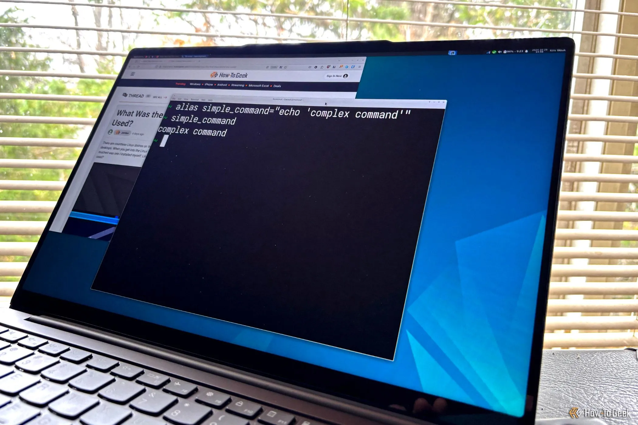 Ví dụ về lệnh alias đang chạy trên giao diện dòng lệnh Linux, thể hiện sự tiếp nối từ các hệ điều hành cũ như UNIX và DOS