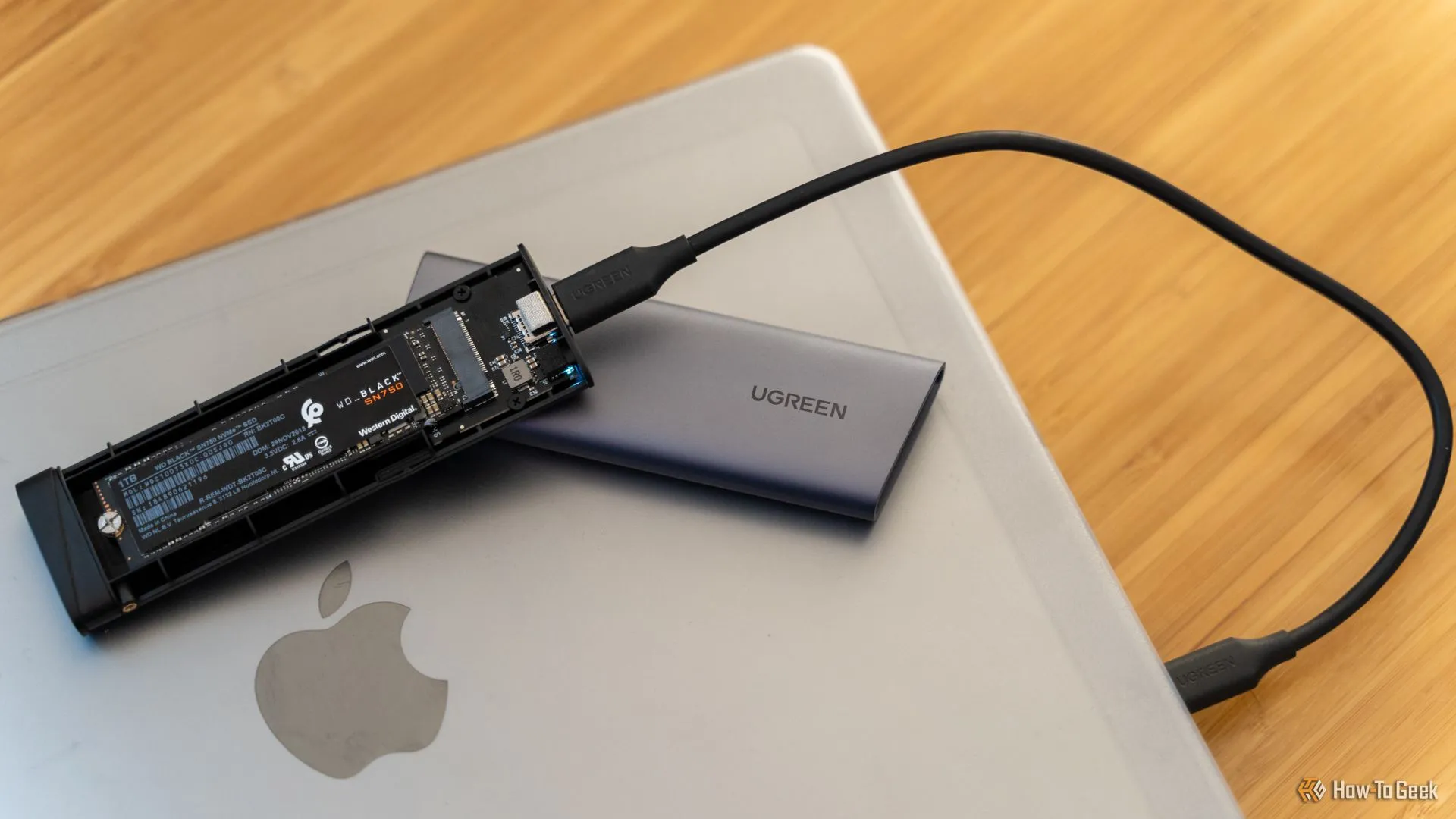 Vỏ bảo vệ UGREEN M.2 NVMe SSD kèm ổ WD Black SN750 bên trong - Hướng dẫn lắp ráp ổ SSD di động
