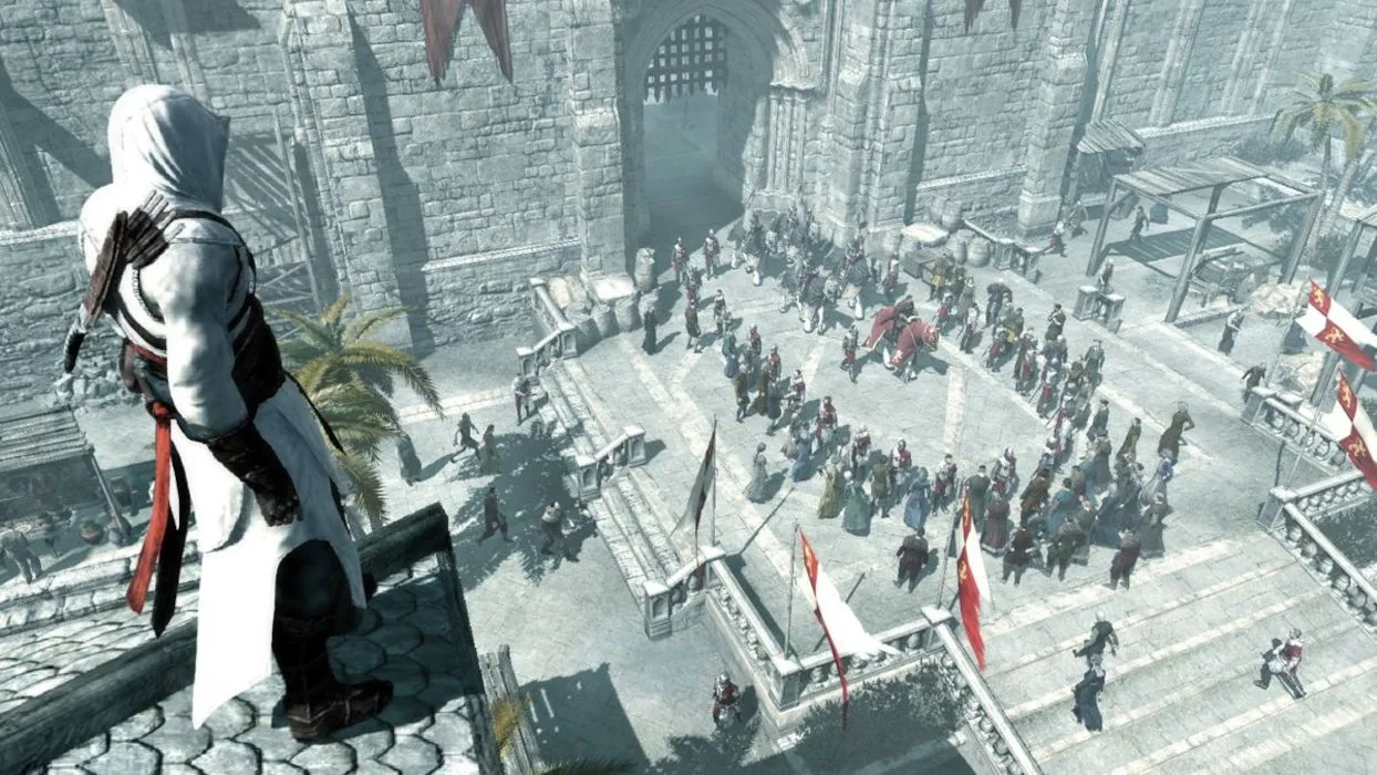 Altaïr quan sát đám đông từ trên mái nhà trong Assassin's Creed