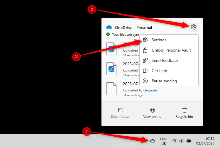 Biểu tượng OneDrive trên khay hệ thống, biểu tượng bánh răng Cài đặt trong cửa sổ bật lên OneDrive và tùy chọn &quot;Cài đặt&quot; được chọn