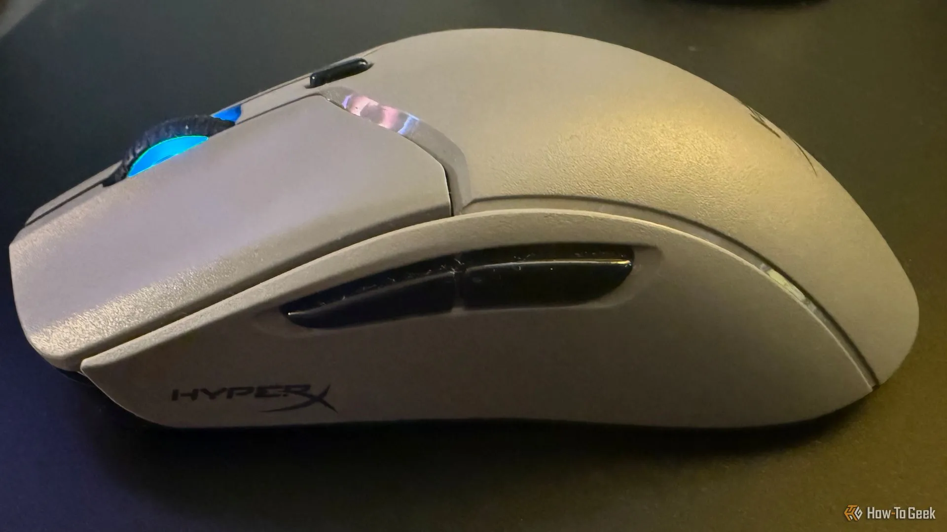 Các nút bấm phụ và con lăn trên chuột HyperX Pulsefire Haste 2 Pro