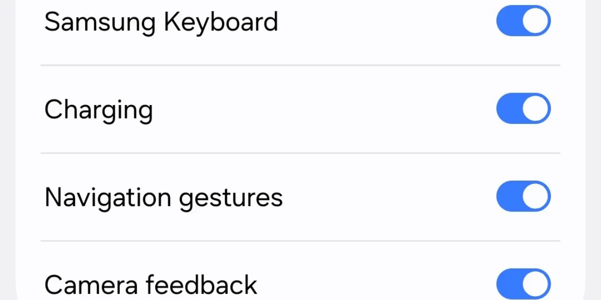 Các tùy chọn tắt bật rung cho từng danh mục phản hồi xúc giác trên Galaxy S25