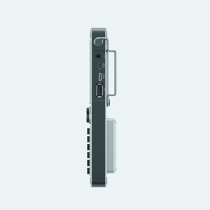 Cạnh bên của ClockworkPi uConsole, thể hiện thiết kế của máy tính di động.