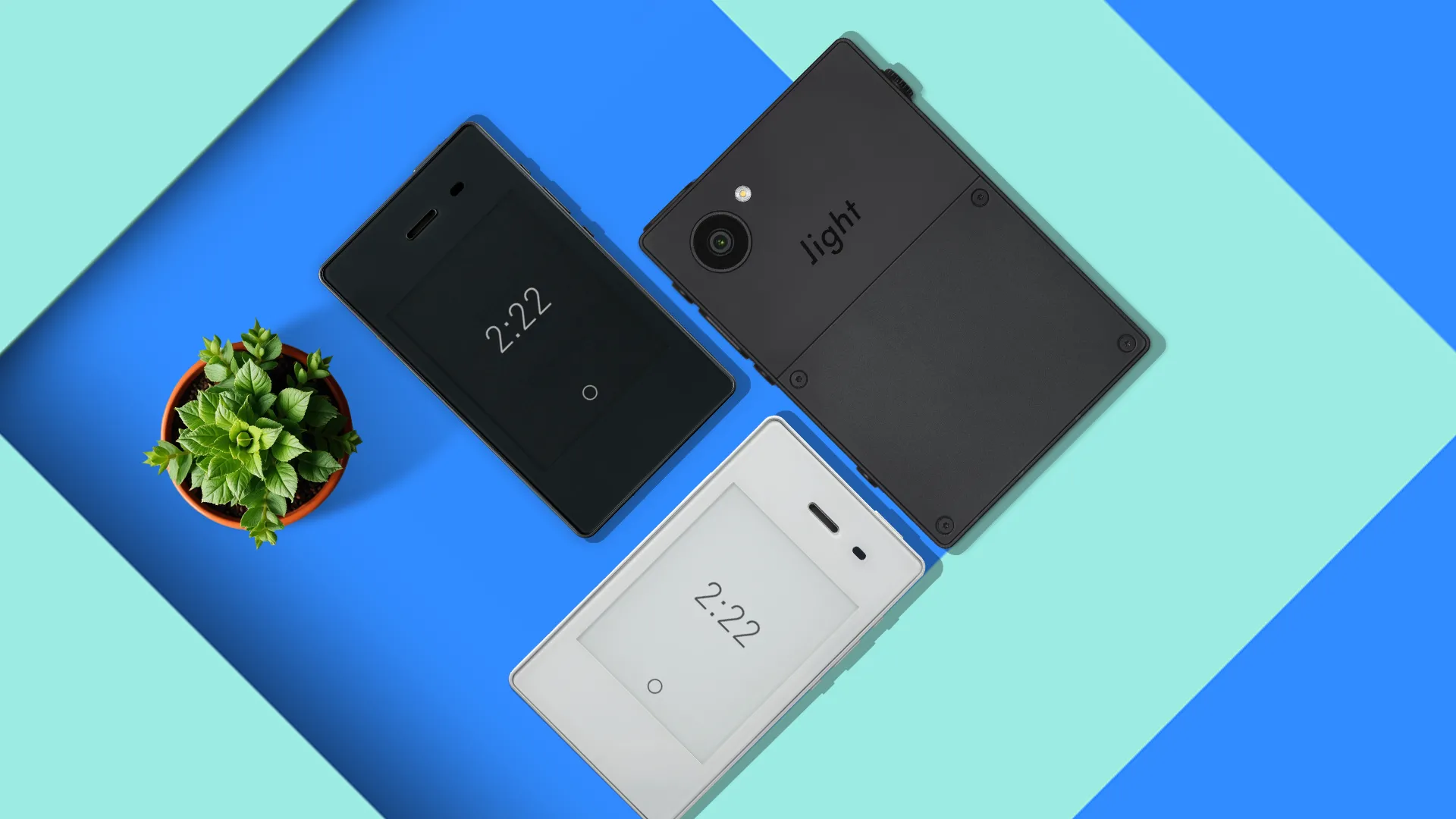 Cảnh quan tối giản với các mẫu điện thoại tối giản (Light Phone, Minimal Phone) và bình hoa, thể hiện triết lý tối giản kỹ thuật số.