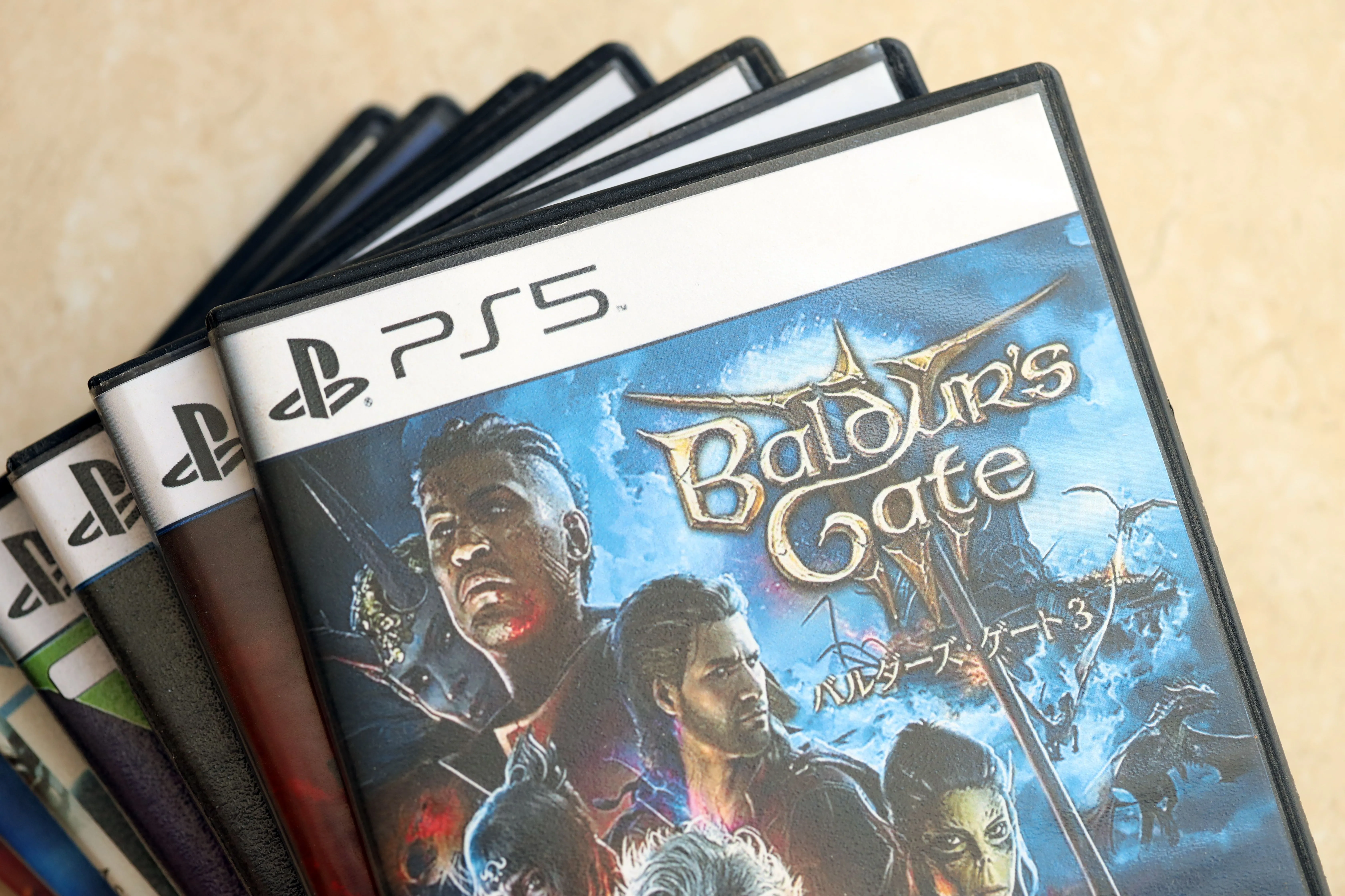 Chồng game PS5 với Baldur's Gate 3 ở trên, biểu tượng của việc tận hưởng game console qua remote play.