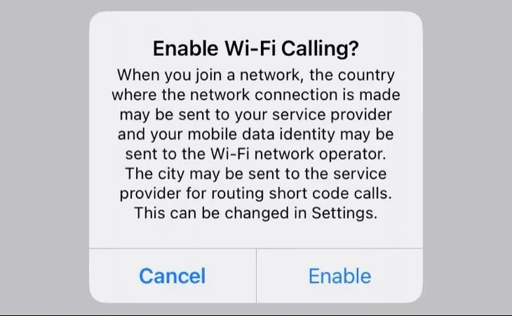 Cửa sổ xác nhận bật Wi-Fi Calling trên iPhone, một tính năng giúp tiết kiệm pin.