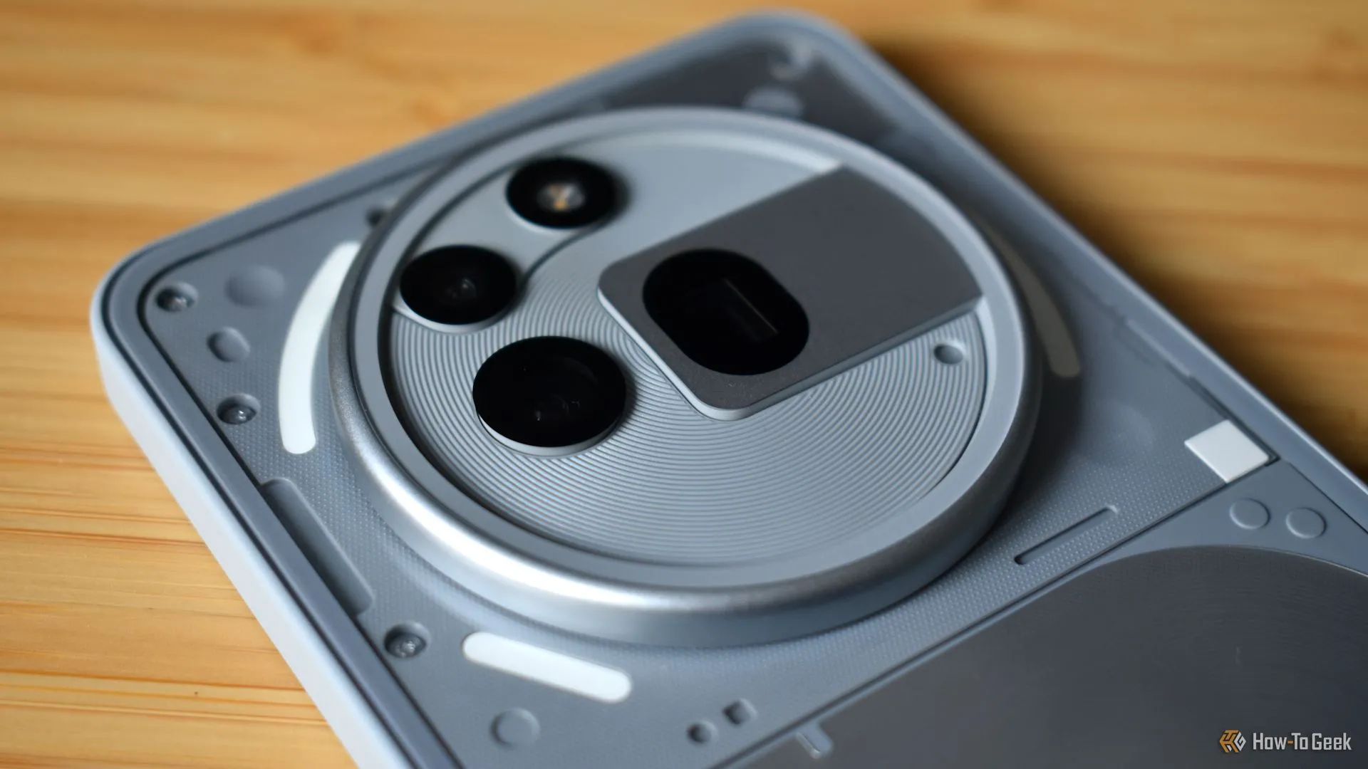 Cụm camera sau Nothing Phone 3a Pro với đèn Glyph interface