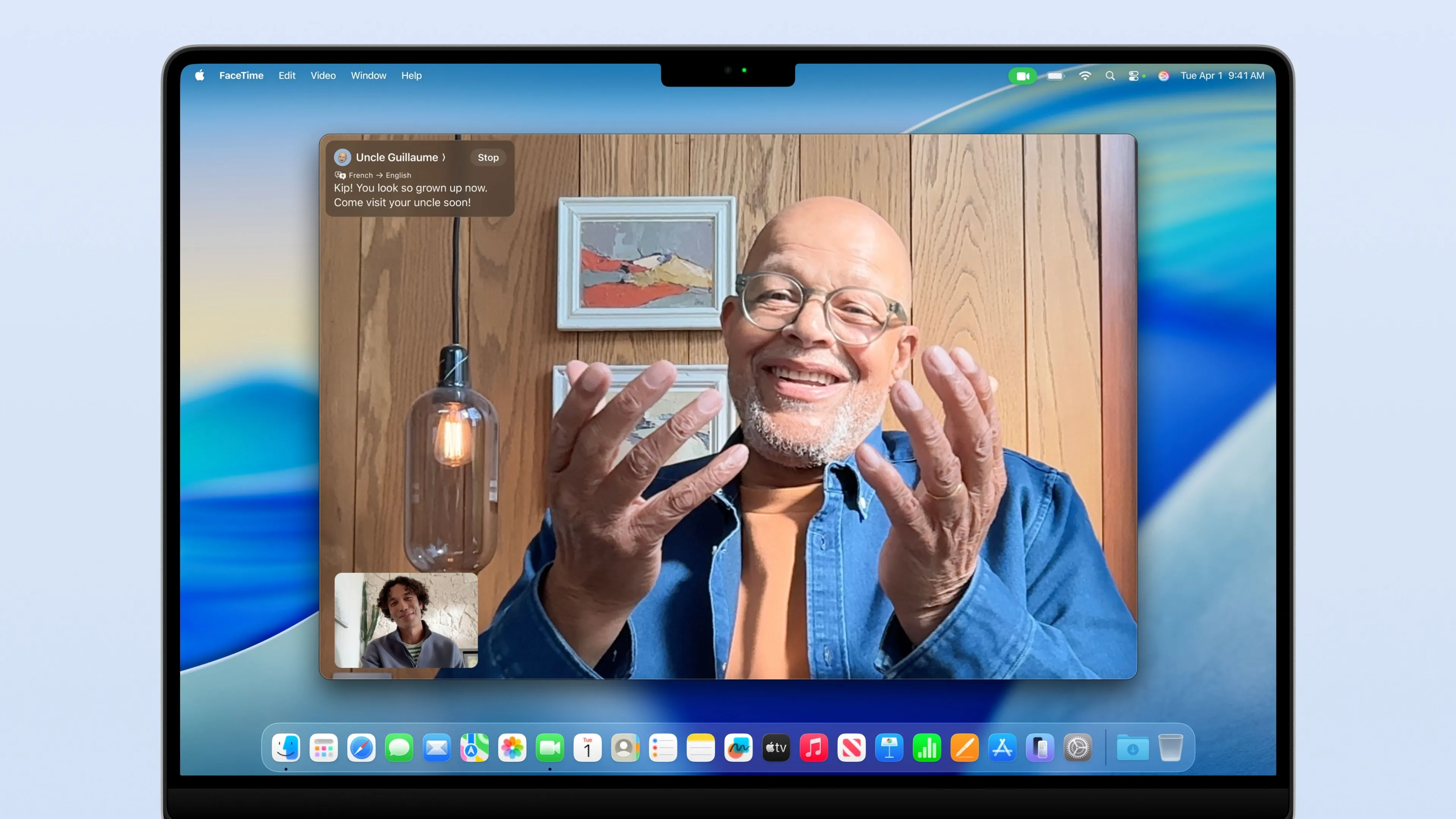 Cuộc gọi video FaceTime trên Mac với tính năng Dịch thuật trực tiếp hiển thị phụ đề theo thời gian thực.