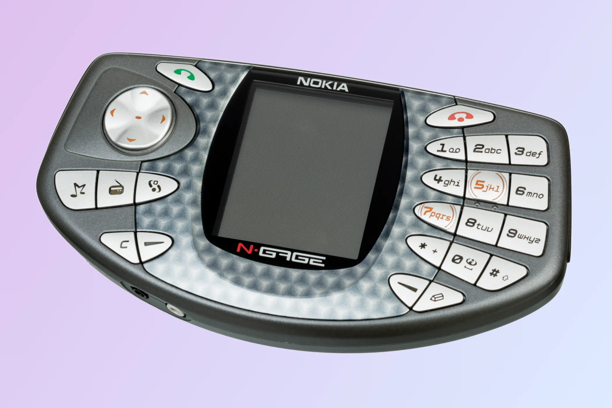 Điện thoại kiêm máy chơi game Nokia N-Gage, một nỗ lực kết hợp di động và trải nghiệm game 3D trong quá khứ.
