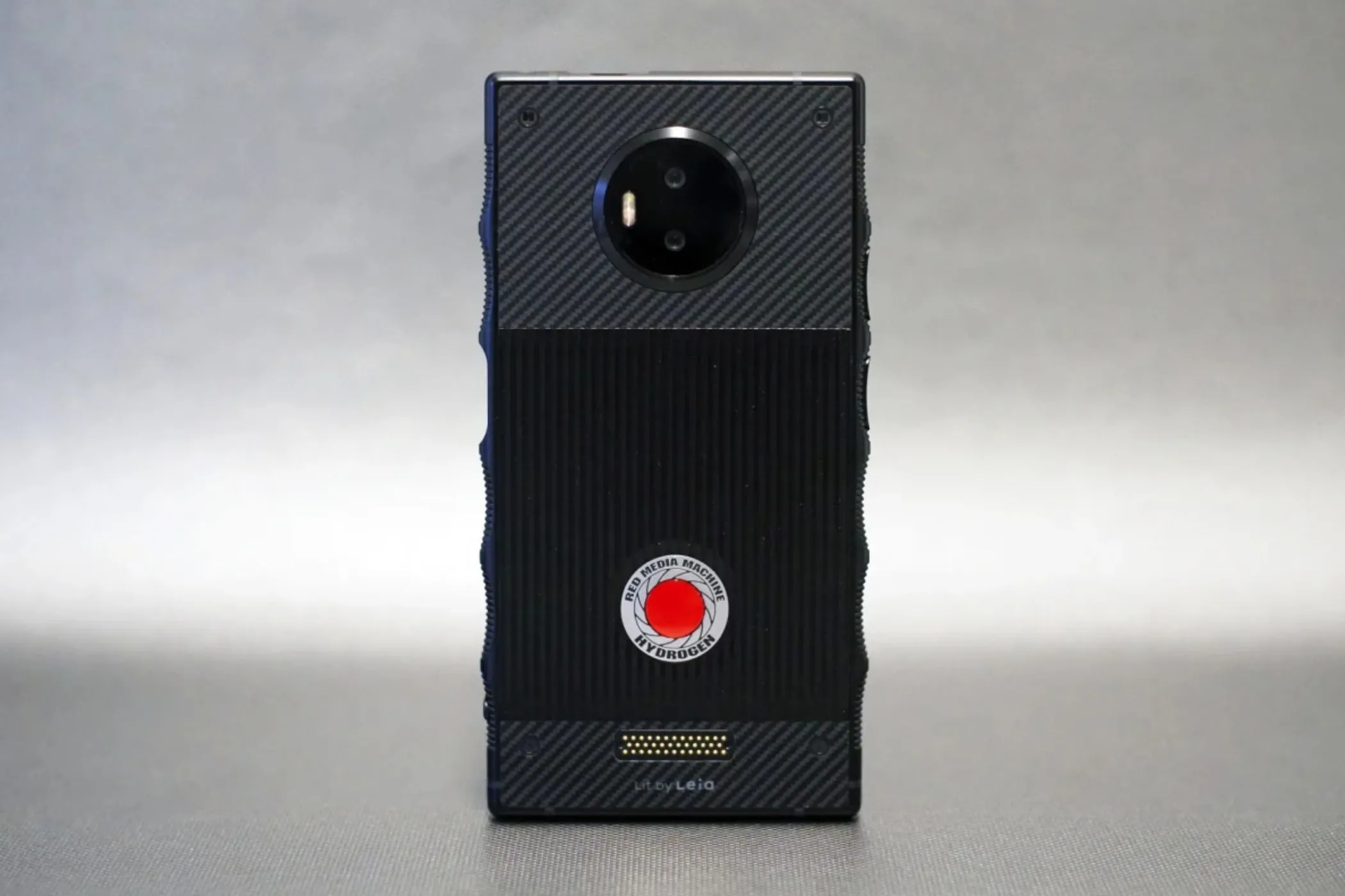 Điện thoại RED Hydrogen One với màn hình hiển thị hiệu ứng 3D