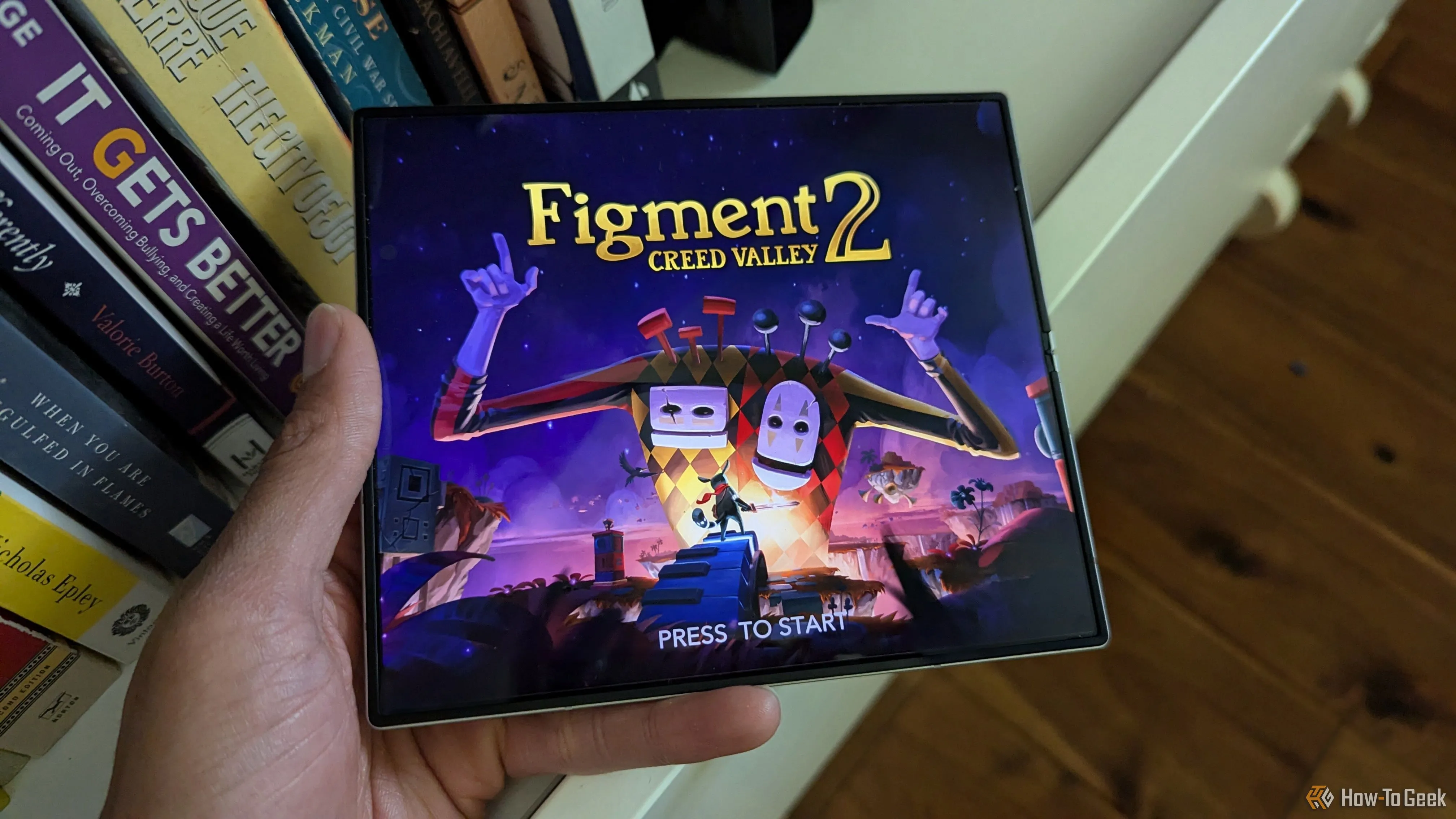 Figment 2: Creed Valley hiển thị trên màn hình Galaxy Z Fold 6, thể hiện đồ họa thủ công